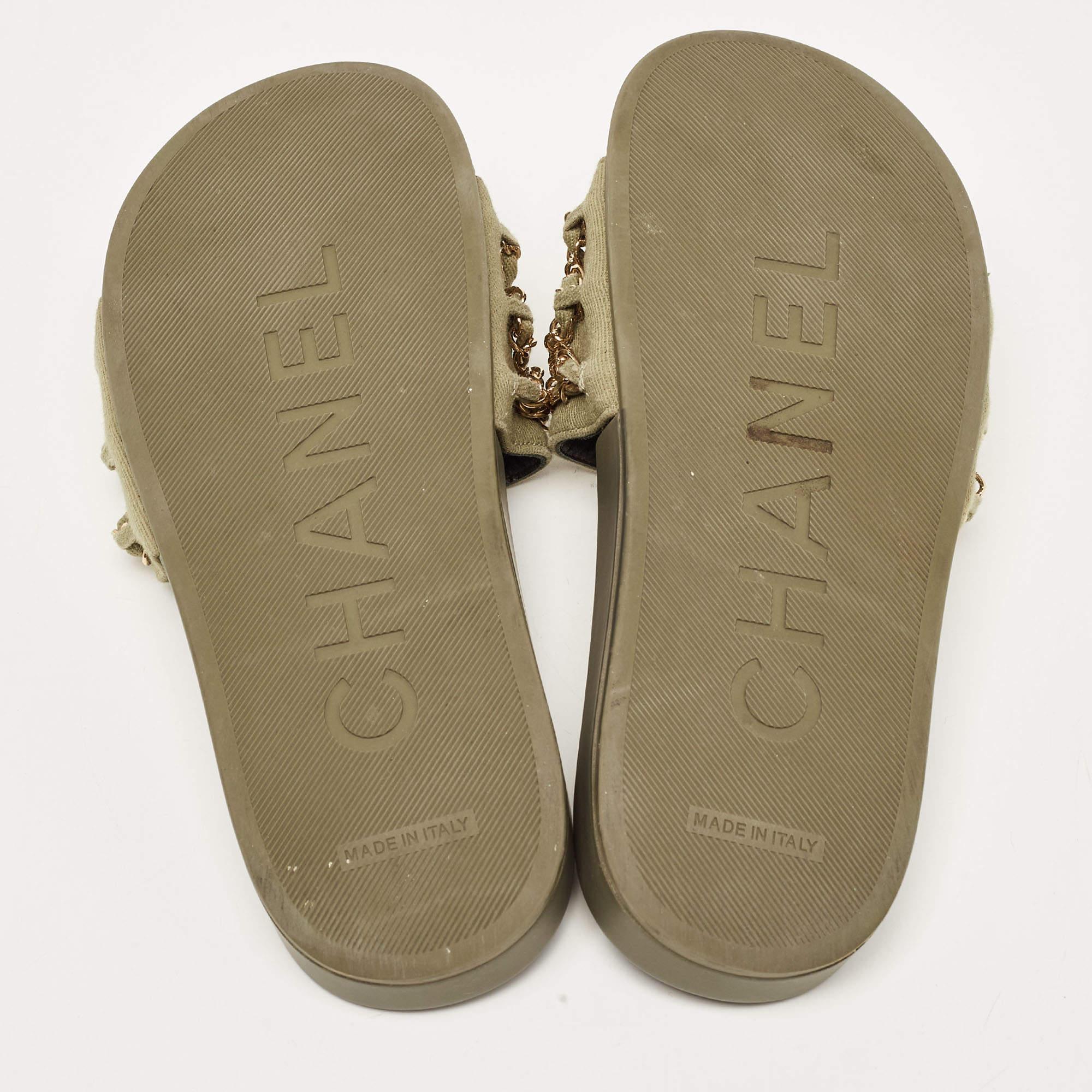 Chanel Green Canvas CC Chain Embellished Flat Slides Size 37 4