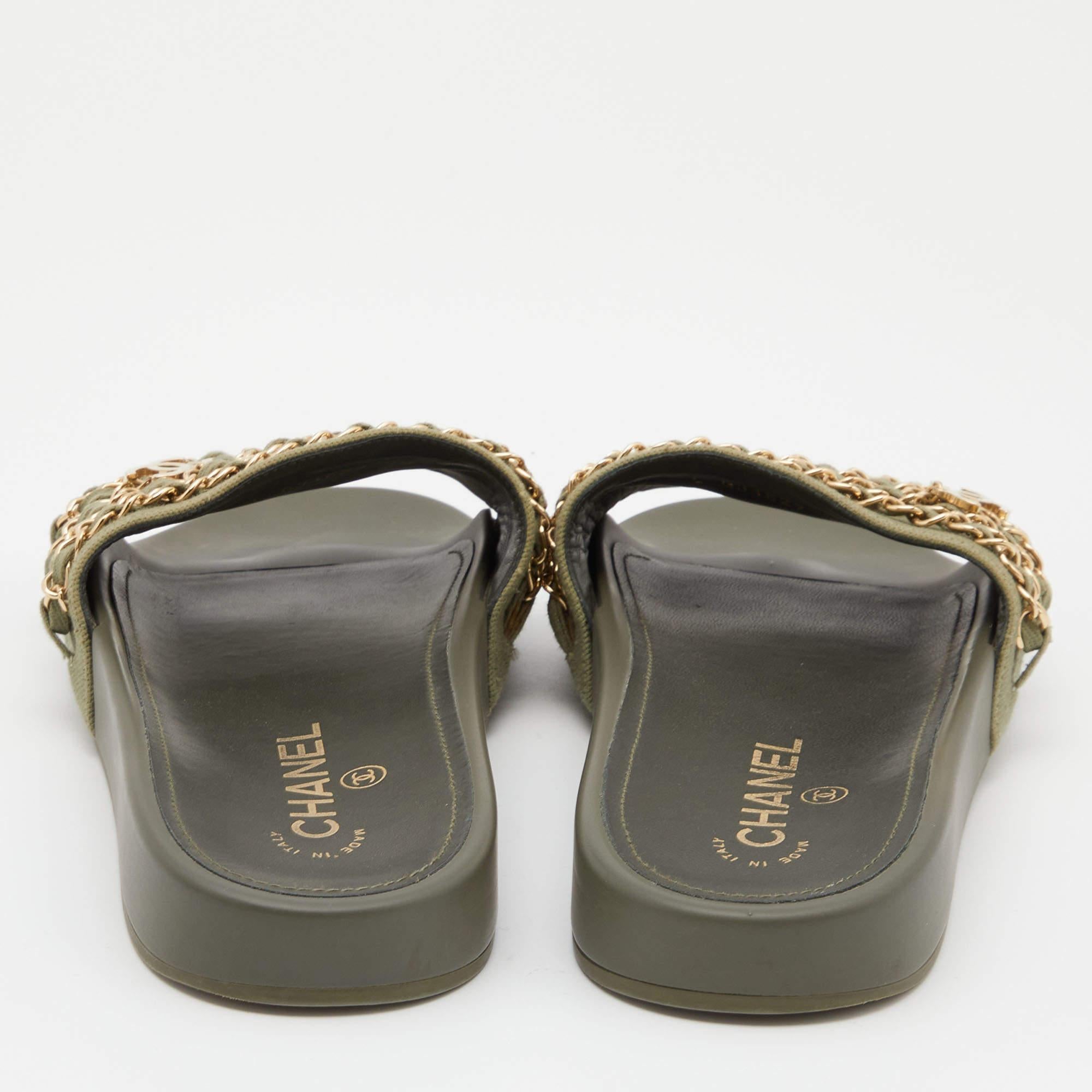 Stay comfortable throughout the day in minimal and effortless luxury with these Chanel Tropiconic slides. Designed with tweed detailing on the front strap and a durable sole, these slides are finished with woven chains on the uppers.

Includes: