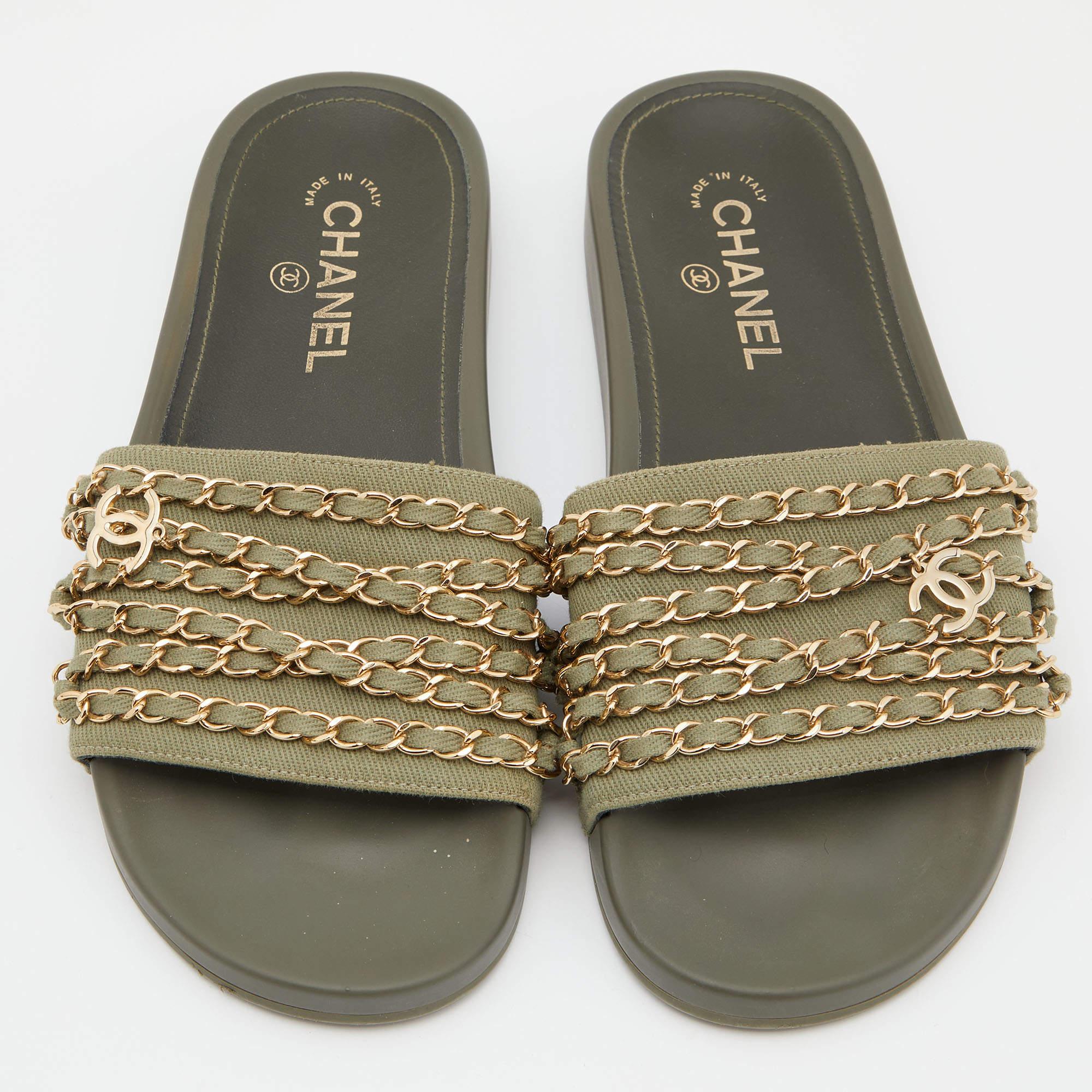 Chanel Green Canvas Tropiconic Chain Slides Flats Size 39 In Good Condition In Dubai, Al Qouz 2