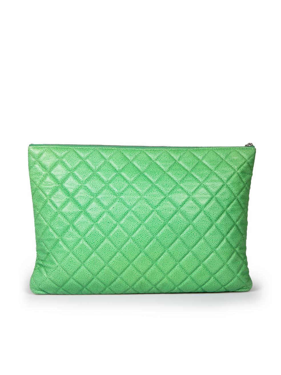 Chanel Green Caviar Leather Quilted Large O-Case Clutch In Good Condition For Sale In London, GB