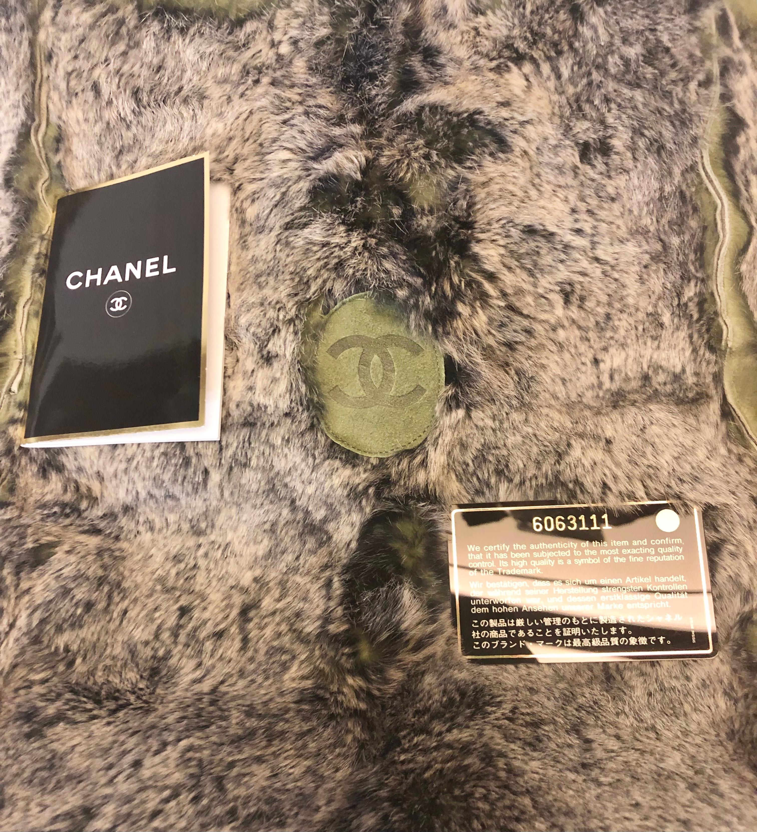 Chanel green “CC” fur and suede tote bag For Sale 4