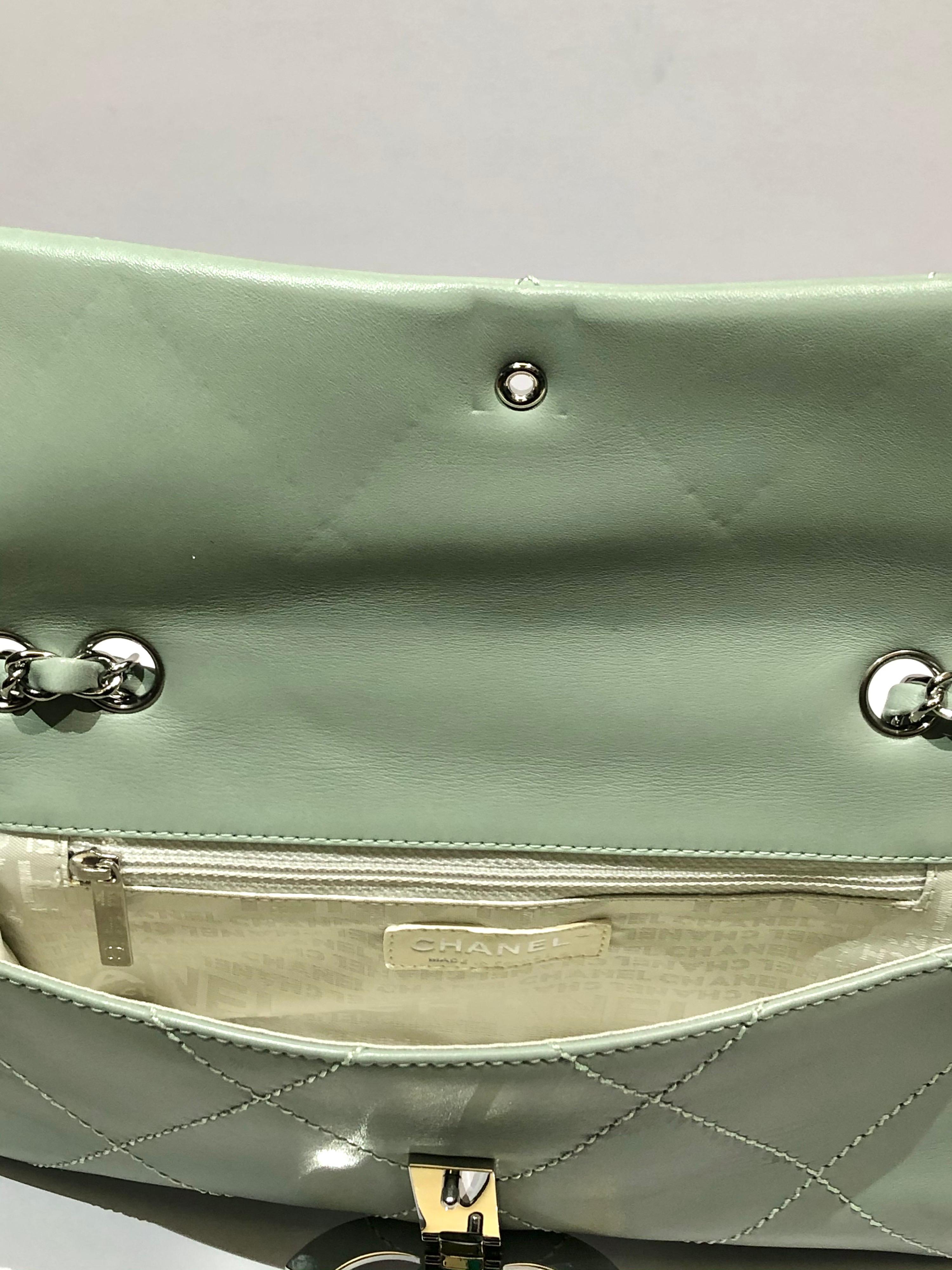 Chanel Green “CC” Silver hardware Stitching Shoulder Bag In Excellent Condition In Sheung Wan, HK