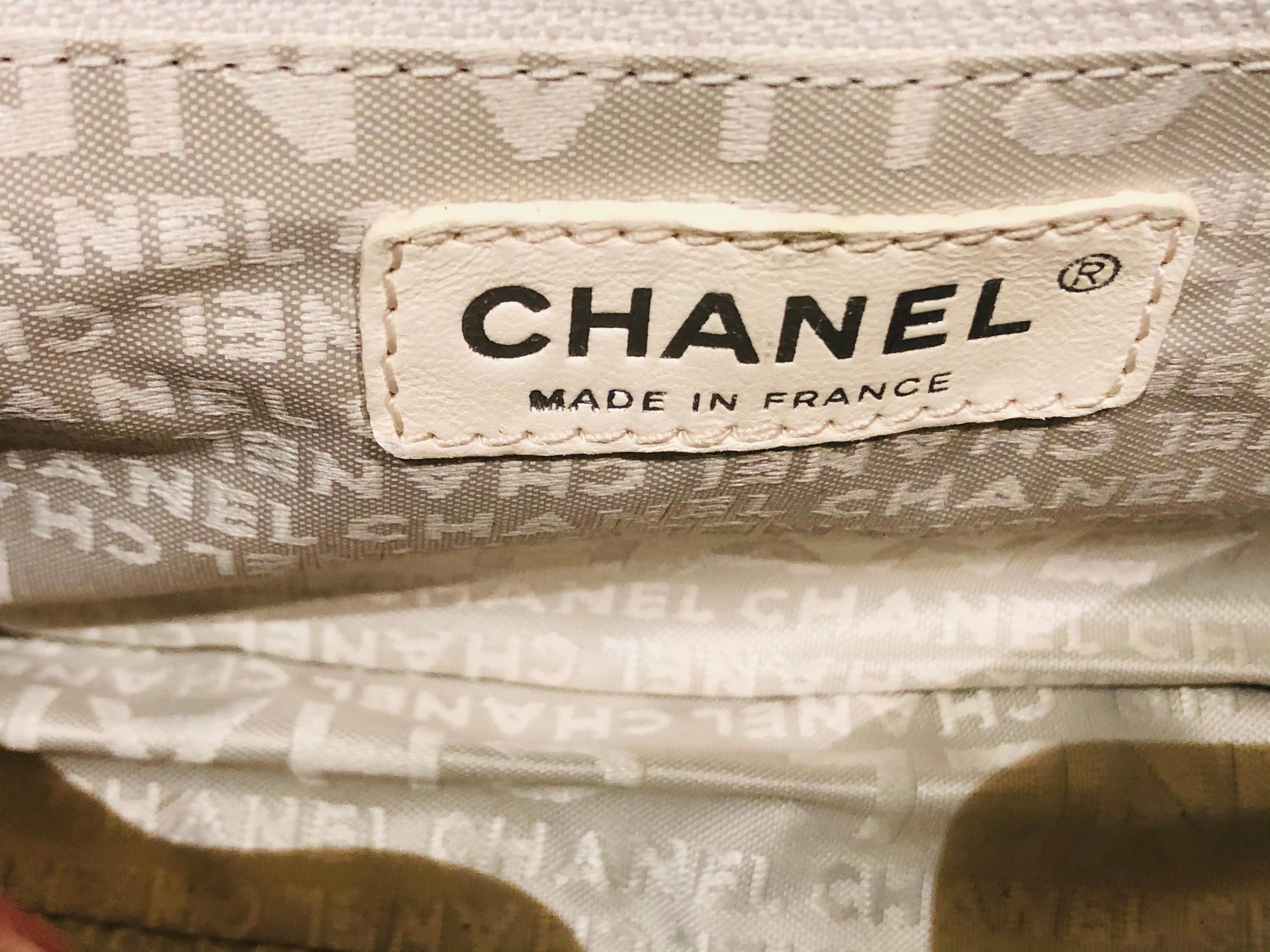 Women's or Men's Chanel Green “CC” Silver hardware Stitching Shoulder Bag