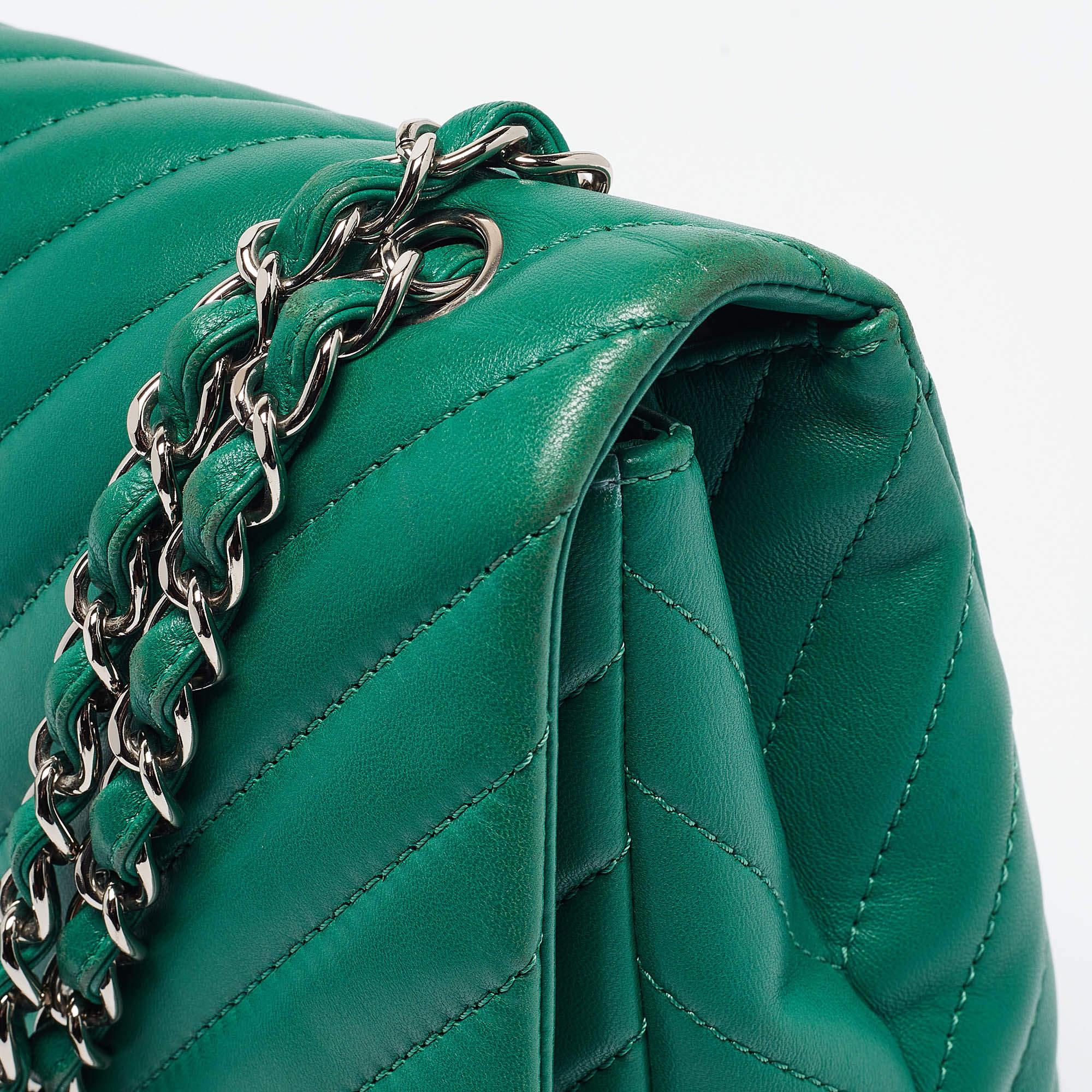 Chanel Green Chevron Leather Maxi Classic Single Flap Bag For Sale 2