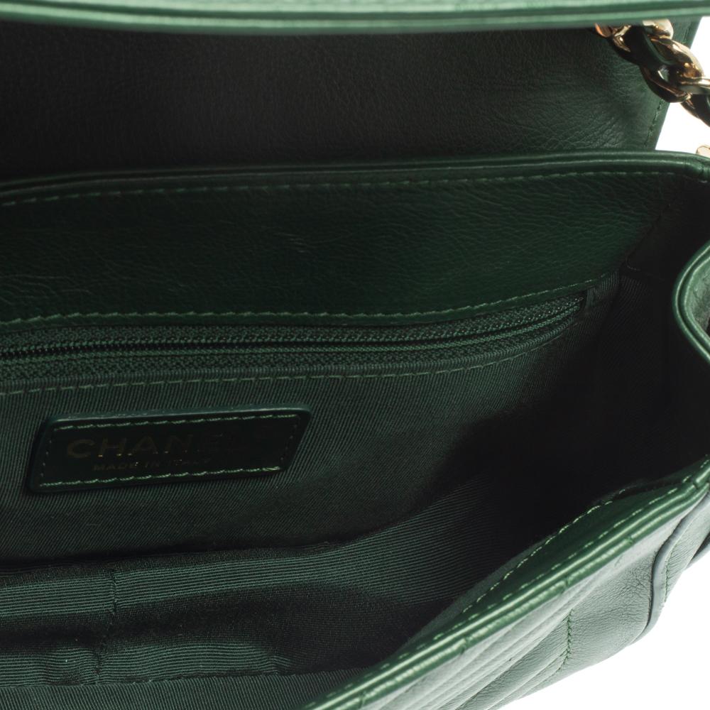 Chanel Grün Chevron gesteppt Leder abgedeckt CC Klappe Tasche (Schwarz)