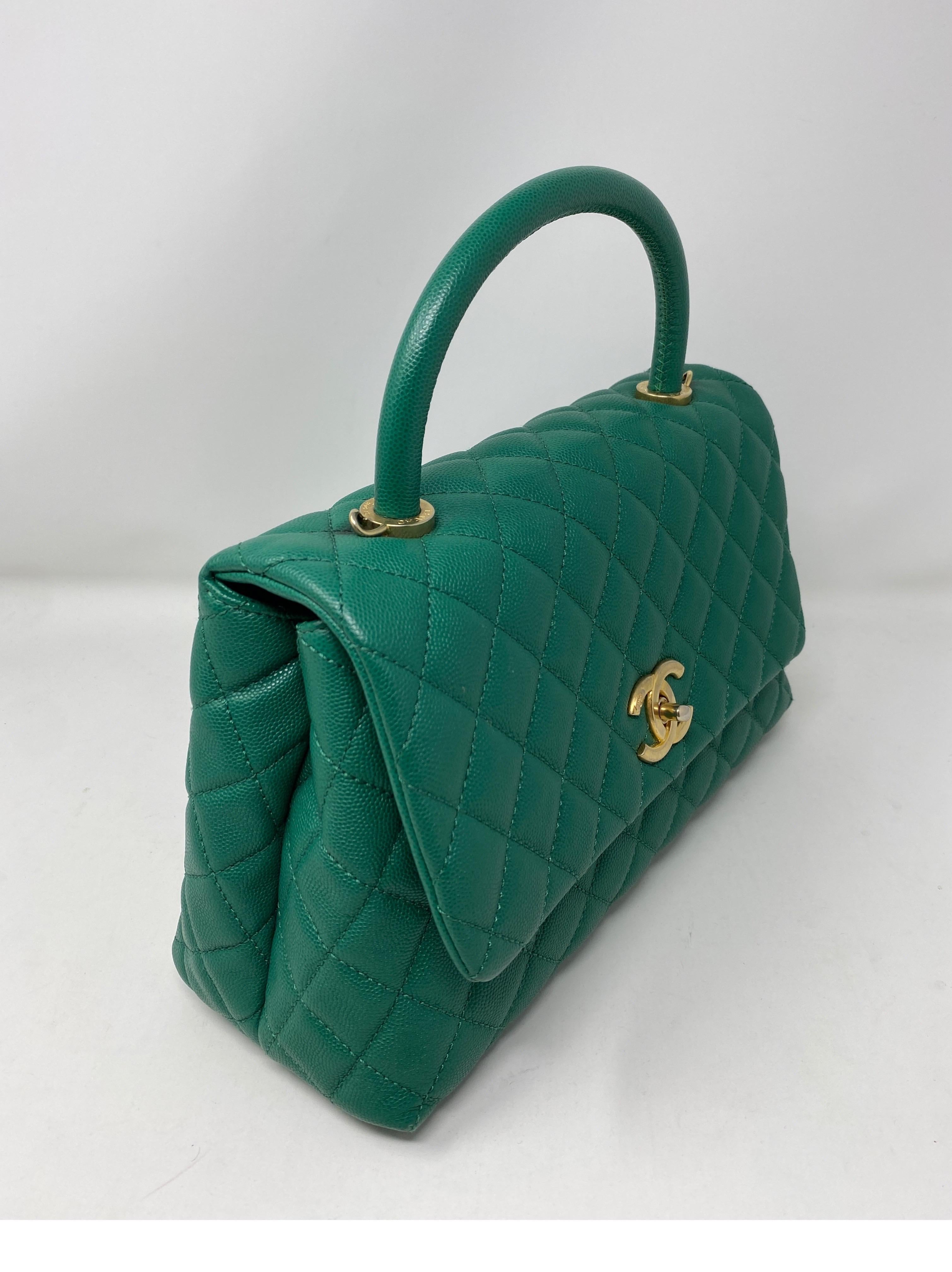 Chanel Grün Coco Henkeltasche im Zustand „Hervorragend“ in Athens, GA