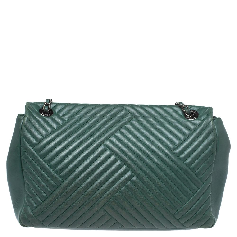 We are in utter awe of this flap bag from Chanel as it is appealing in a surreal way. Exquisitely crafted from green leather in a quilted pattern, it bears their signature label on the satin interior and the iconic CC turn-lock on the flap. The