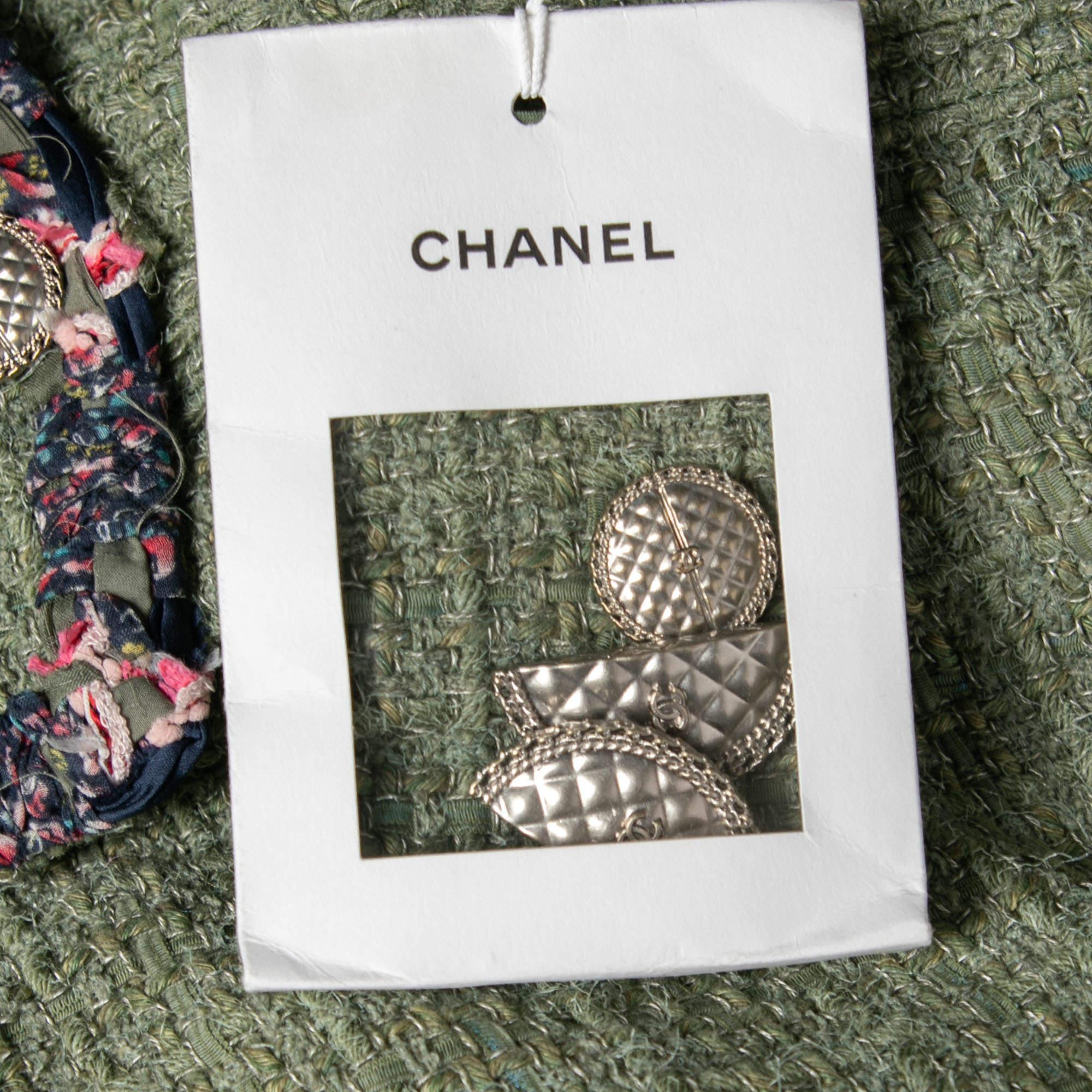 Veste Chanel en tweed vert fantaisie à boutons sur le devant XXL en vente 1