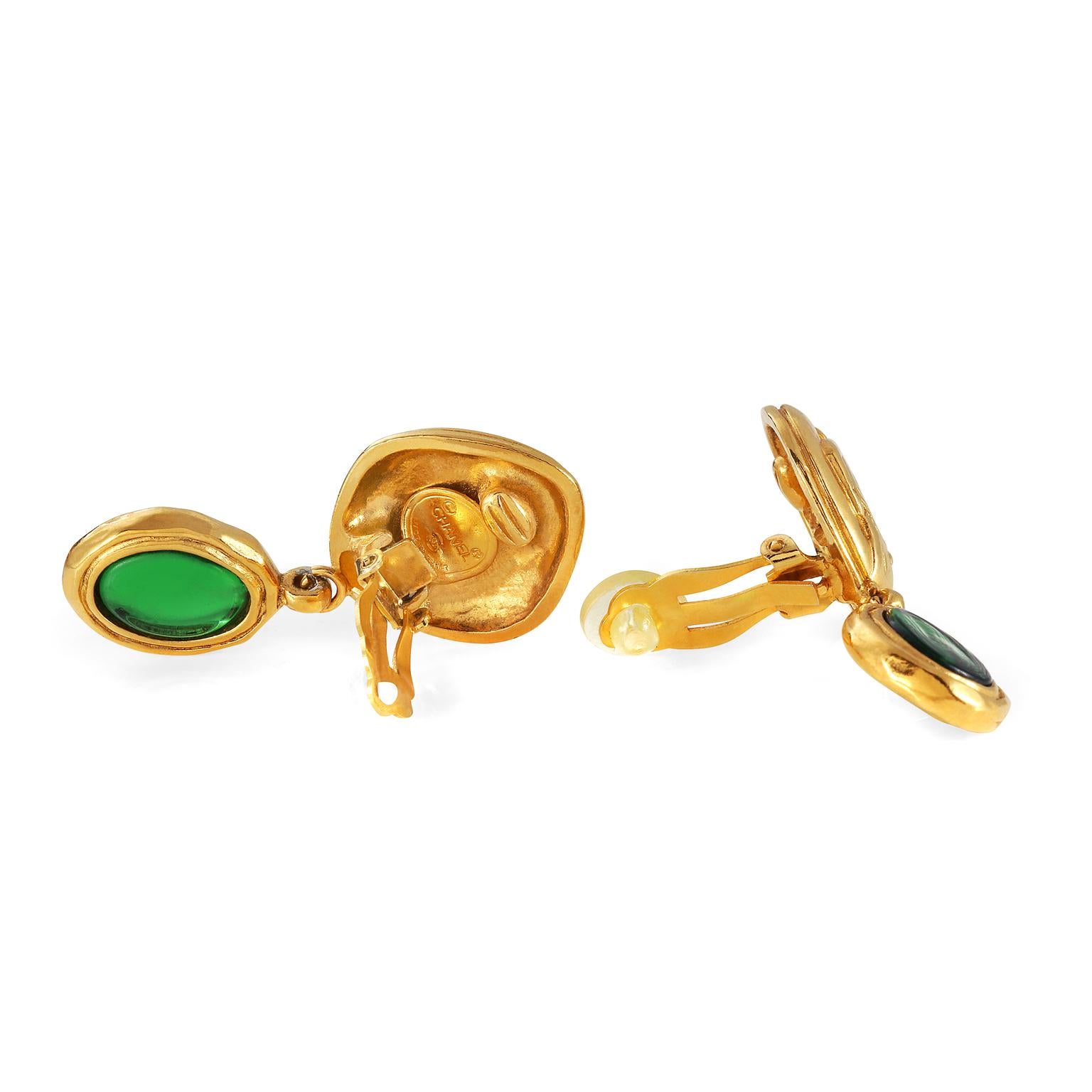 These authentic Chanel Green Gripoix Coco Earrings are in excellent vintage condition from the 1970’s.  Bright green Gripoix glass stones dangle from a Coco silhouette engraved in gold.  Clip on closure.  Pouch or box included.  Made in France,

