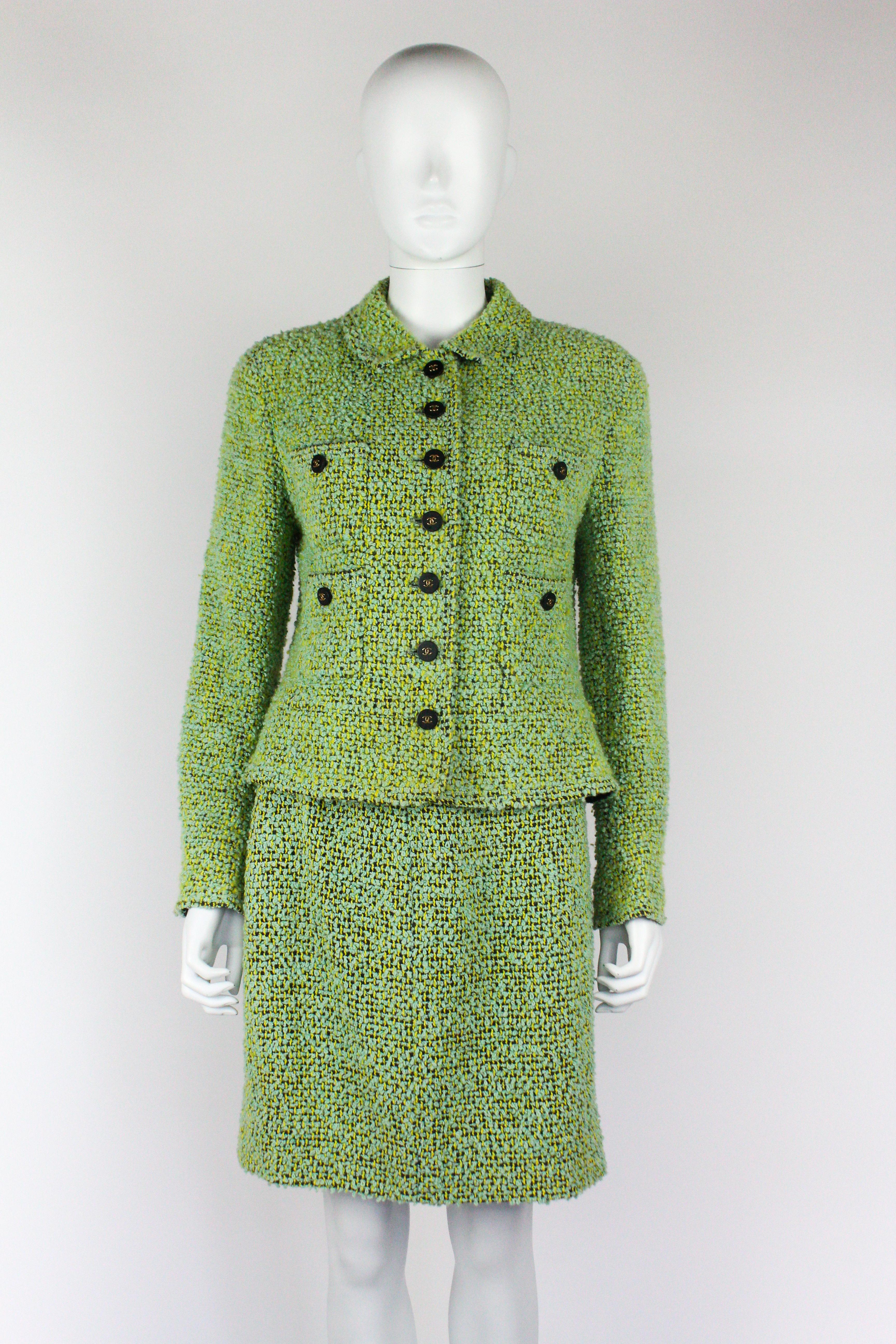 Chanel Fall/Winter 1994 suit, in green with shades of yellow. As seen on Linda Evangelista and Claudia Schiffer on the runway, as well as the advertising campaign.

Condition
Very good. Minor bobbling of material from age. No major flaws.