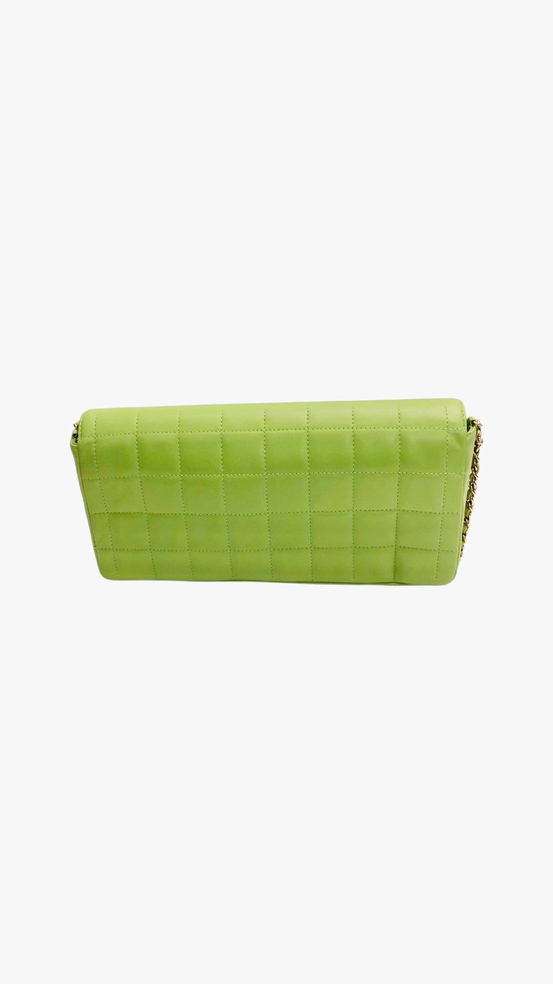 - Chanel green lambskin chocolate bar flap shoulder bag from year 2000-2002 collection. 

- green lambskin leather and gold hardware chain strap. 
 
- green  leather interior. 

- Two interior slip pockets. 

- Gold hardware CC turnlock closure. 

-