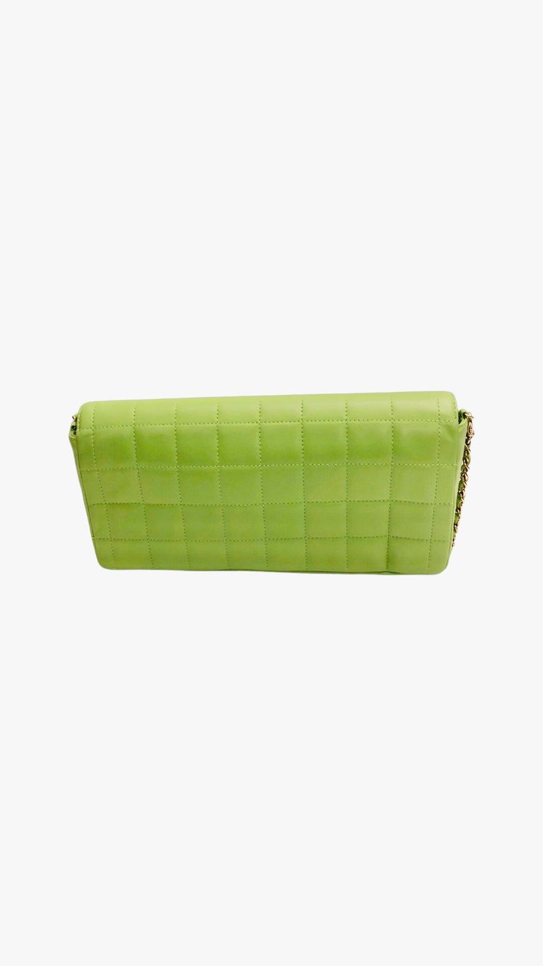 - Chanel green lambskin chocolate bar flap shoulder bag from year 2000-2002 collection. 

- green lambskin leather and gold hardware chain strap. 
 
- green  leather interior. 

- Two interior slip pockets. 

- Gold hardware CC turnlock closure. 

-