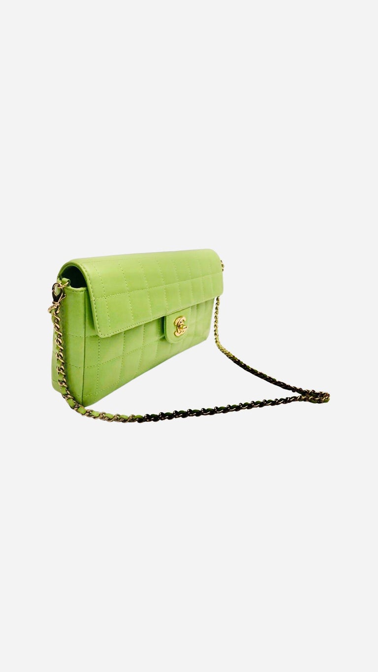 Chanel Green Lambskin Chocolate Bar Flap Shoulder Bag  In Excellent Condition For Sale In Sheung Wan, HK
