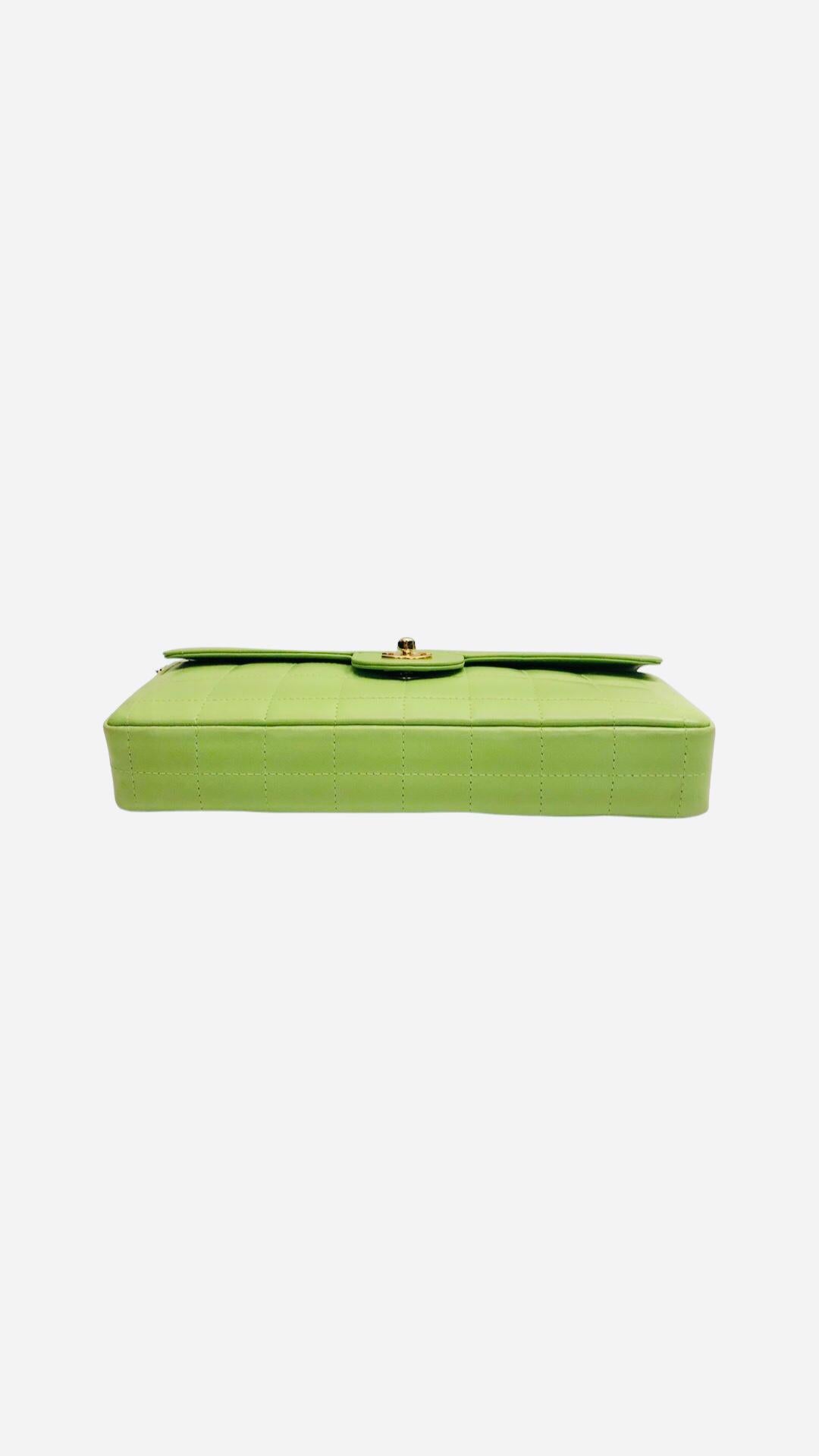 Chanel Green Lambskin Chocolate Bar Flap Shoulder Bag In Excellent Condition In Sheung Wan, HK