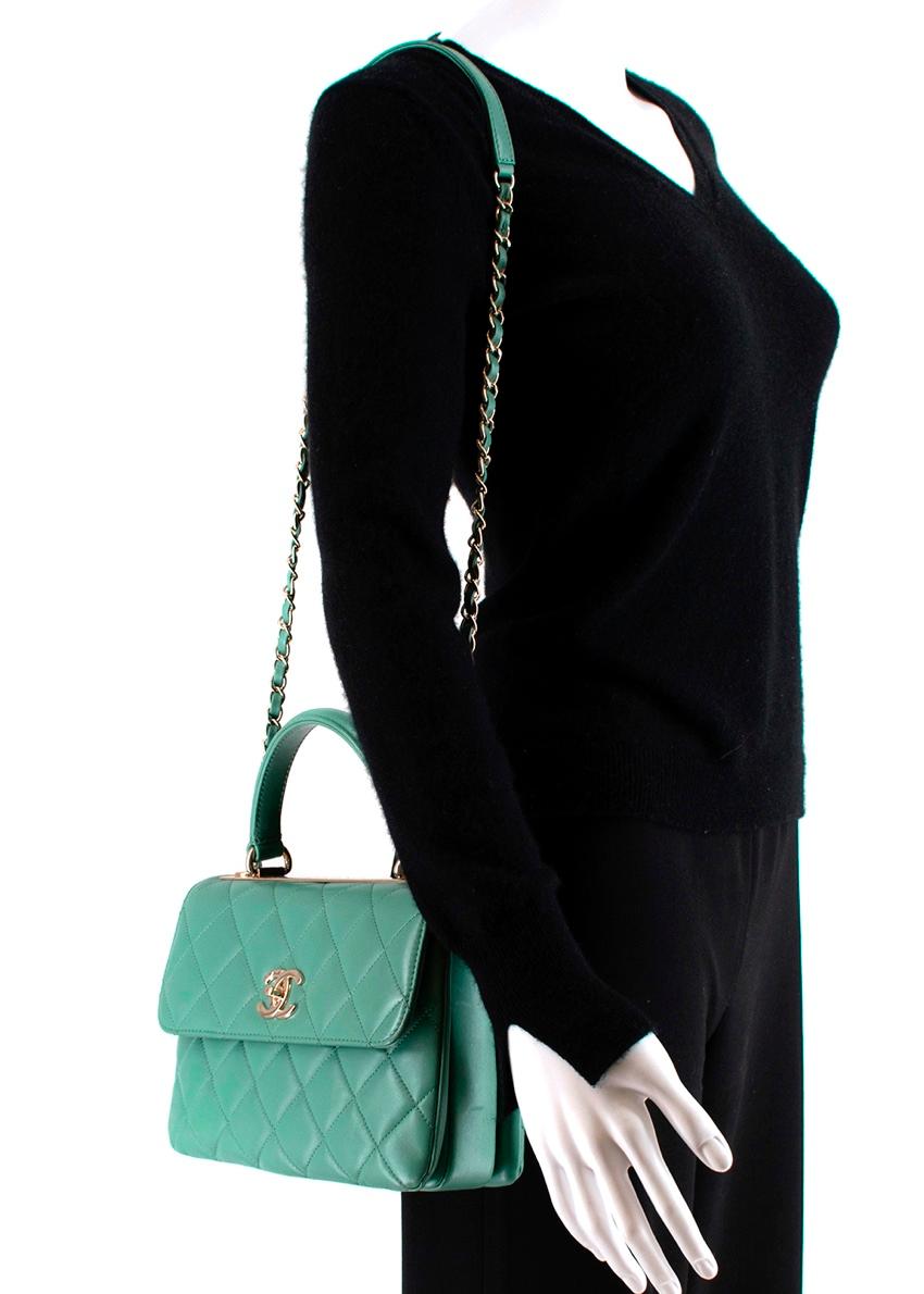 Chanel Grün Lammfell Klappe Top Handle Tasche mit goldenen Hardware 1