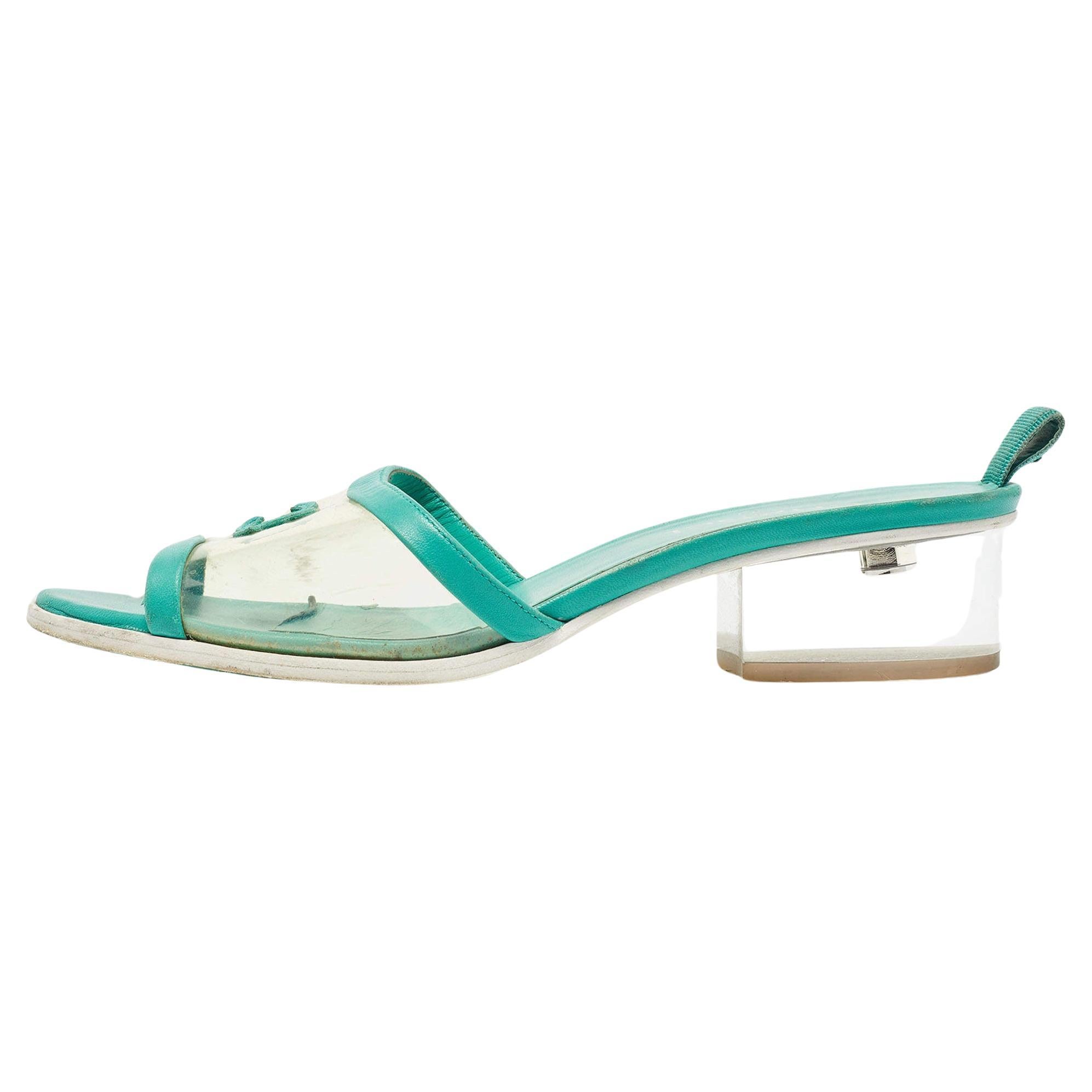 Chanel Green Leather and PVC CC Slide Sandals For Sale