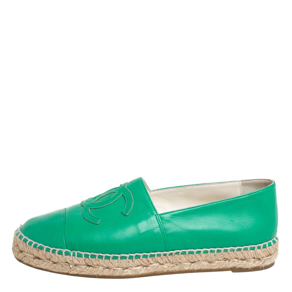 Espadrilles are not just stylish, but also comfortable and easy to wear. This lovely pair from Chanel will accompany a casual outfit with perfection. They are made of leather in a green shade and detailed with tonal cap toes and the CC logo on the