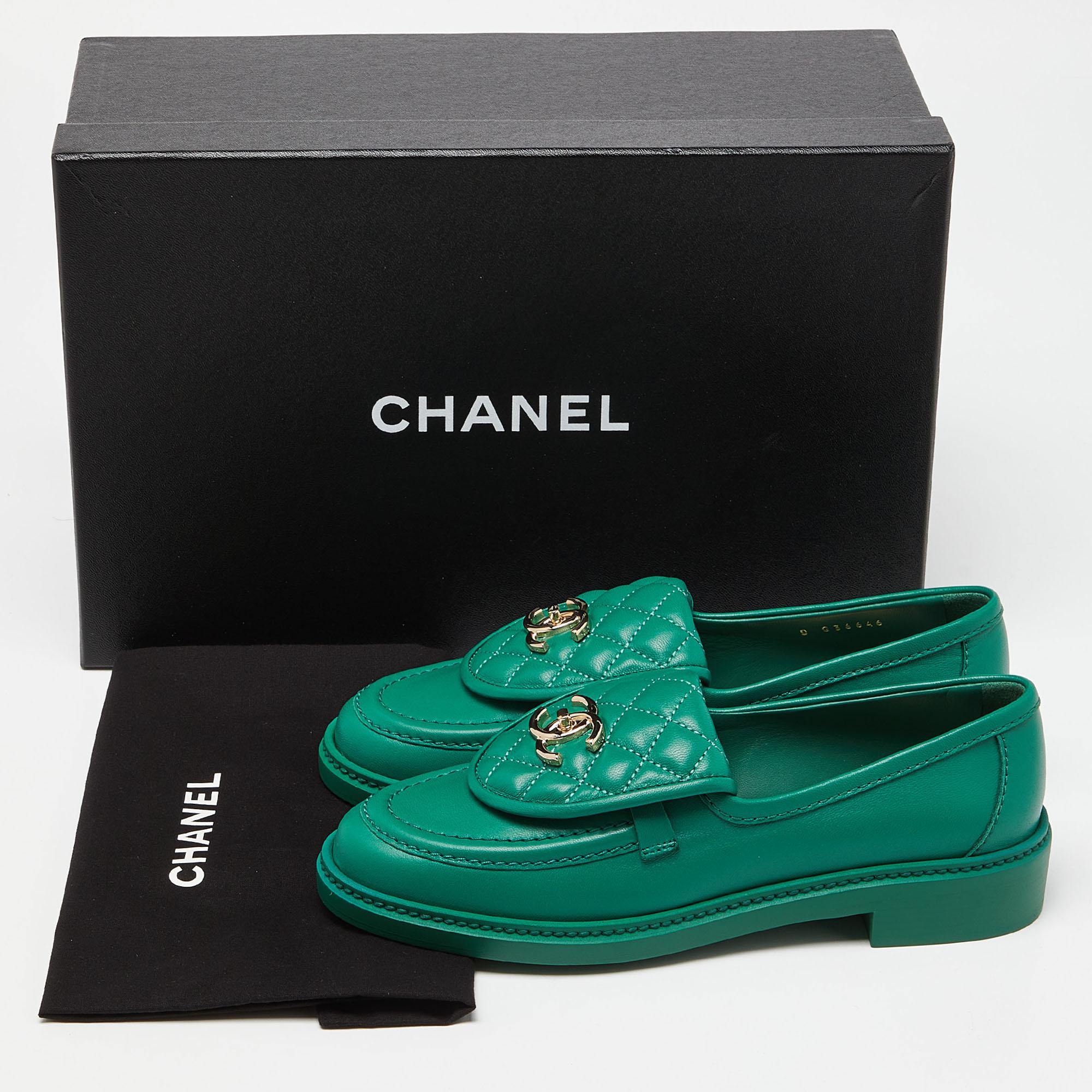 Chanel Green Leather CC Interlocking Loafers Size 37.5 For Sale 5