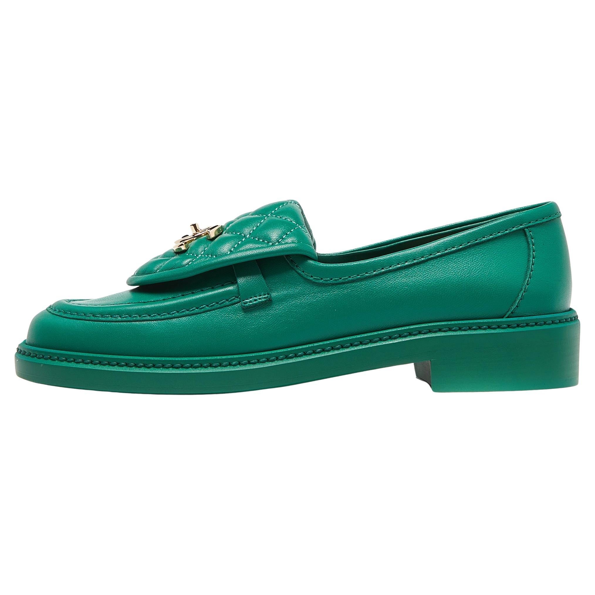 Chanel Green Leather CC Interlocking Loafers Size 37.5 For Sale