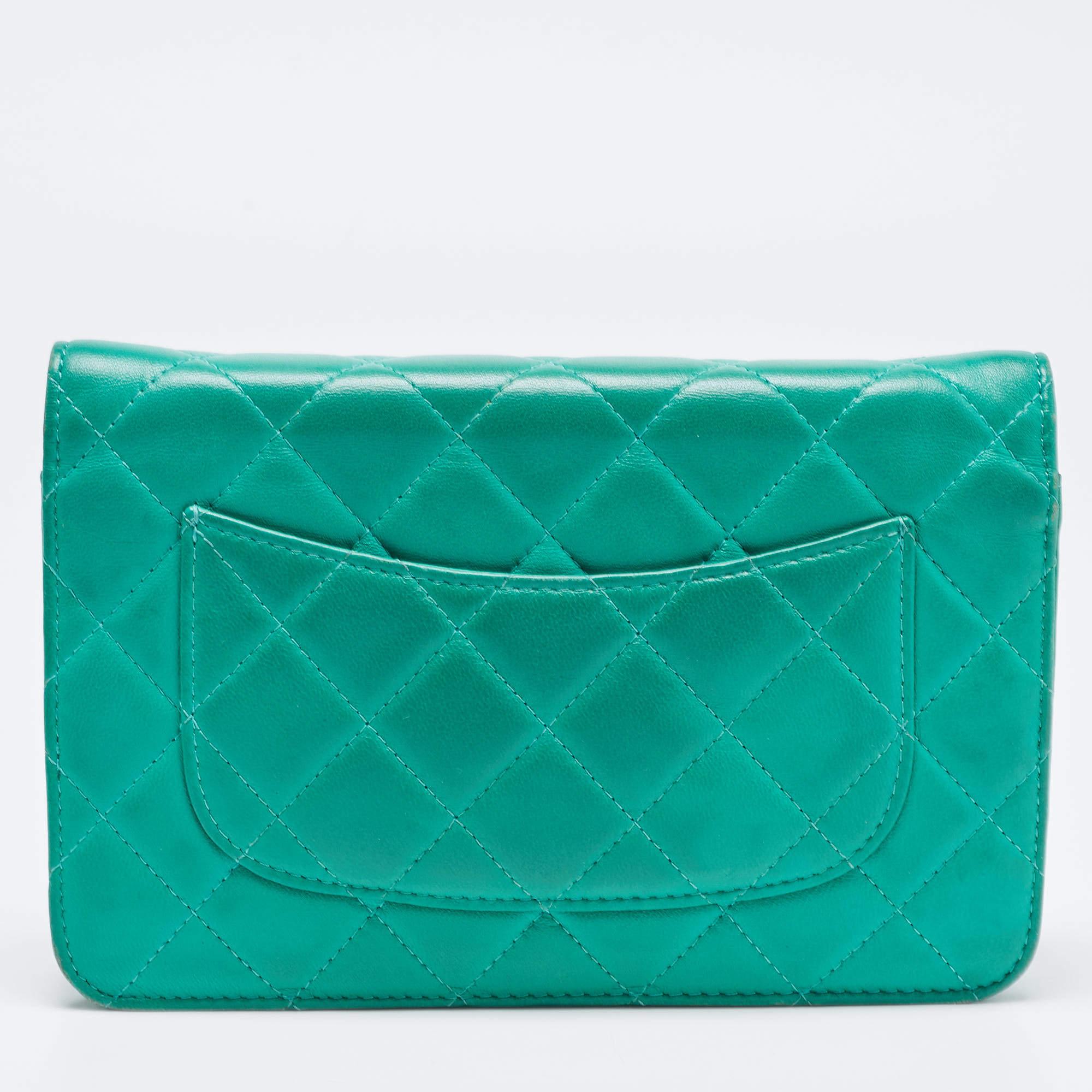 Meticulously crafted from premium materials, this Chanel wallet redefines sophistication, offering secure elegance for your essentials. Elevate your everyday style effortlessly.


