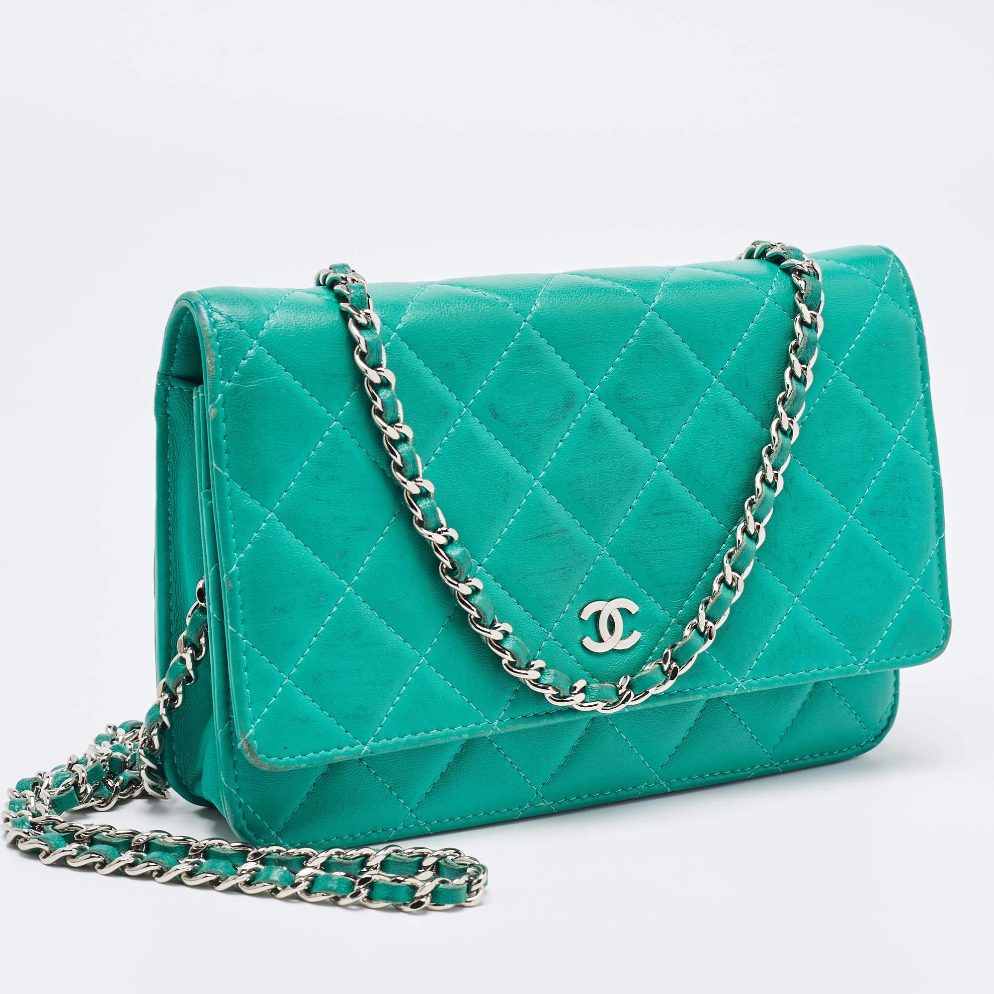 Chanel Green Leather CC Wallet On Chain In Good Condition For Sale In Dubai, Al Qouz 2