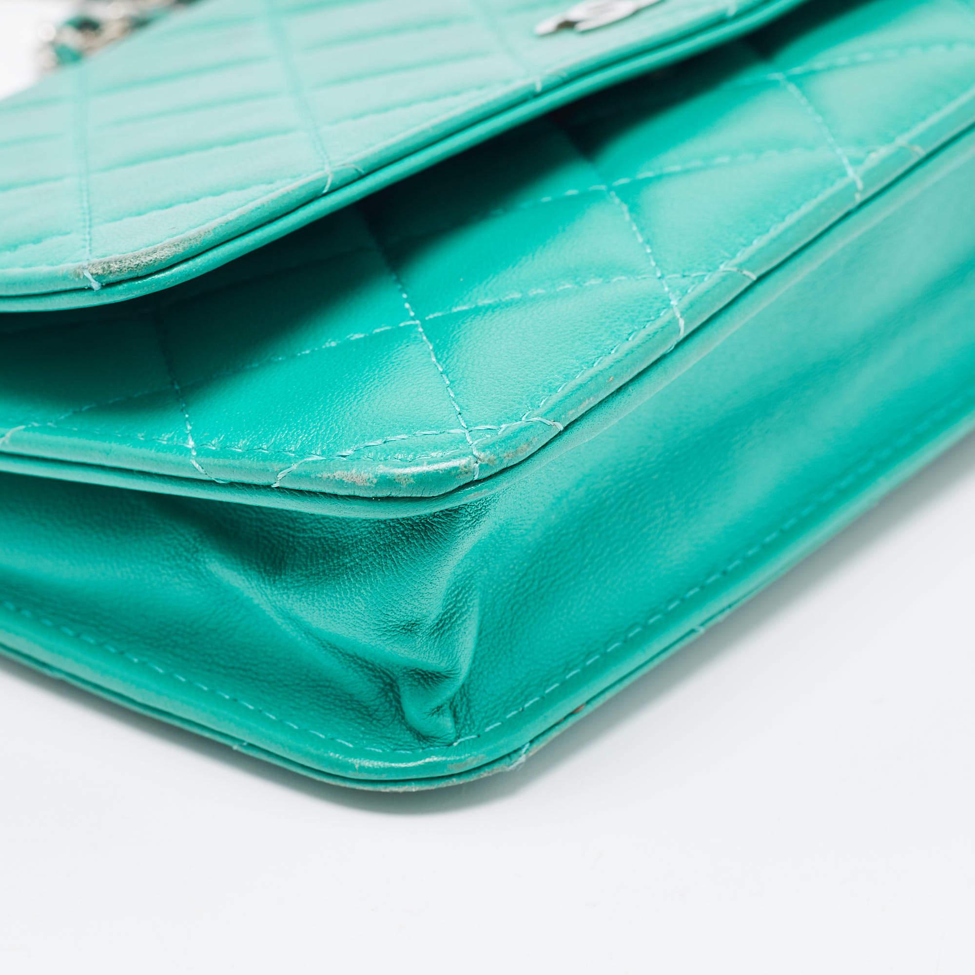 Chanel Green Leather CC Wallet On Chain 4