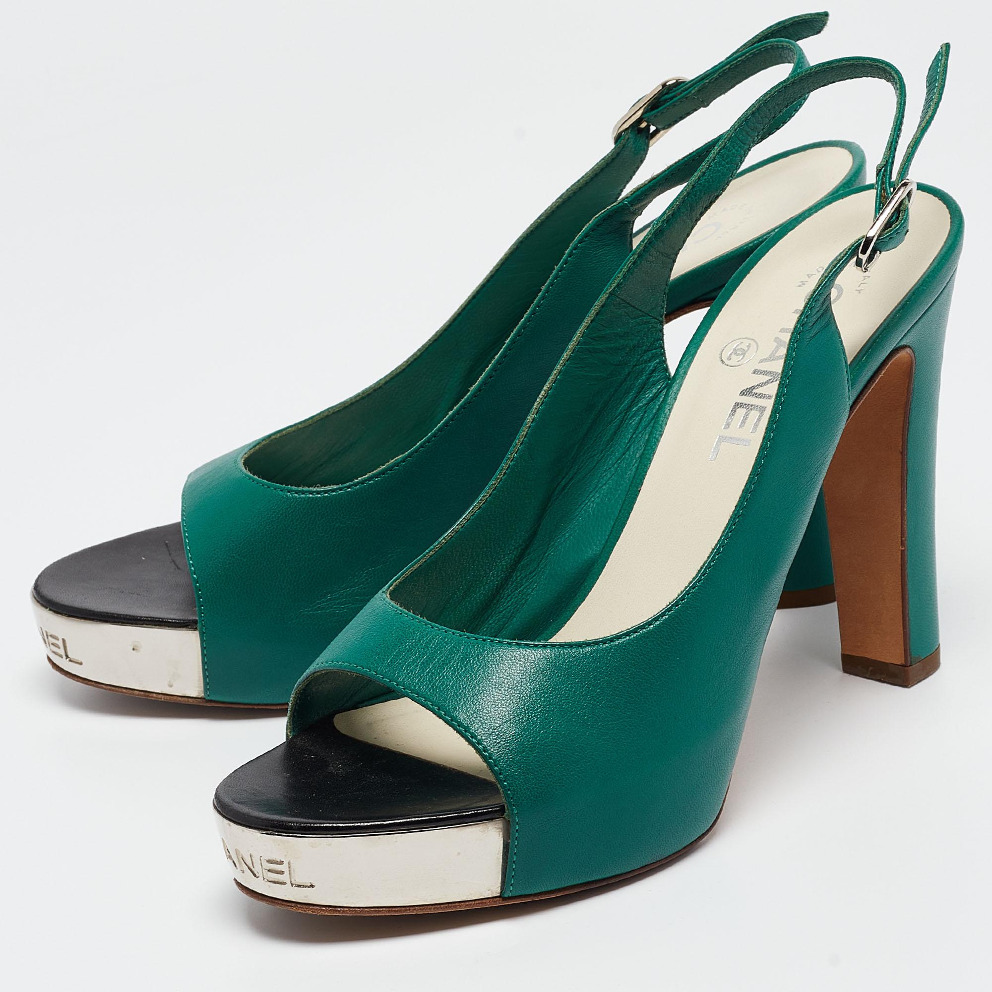 These sandals will frame your feet in an elegant manner. Crafted from quality materials, they flaunt a classy display, comfortable insoles & durable heels. 