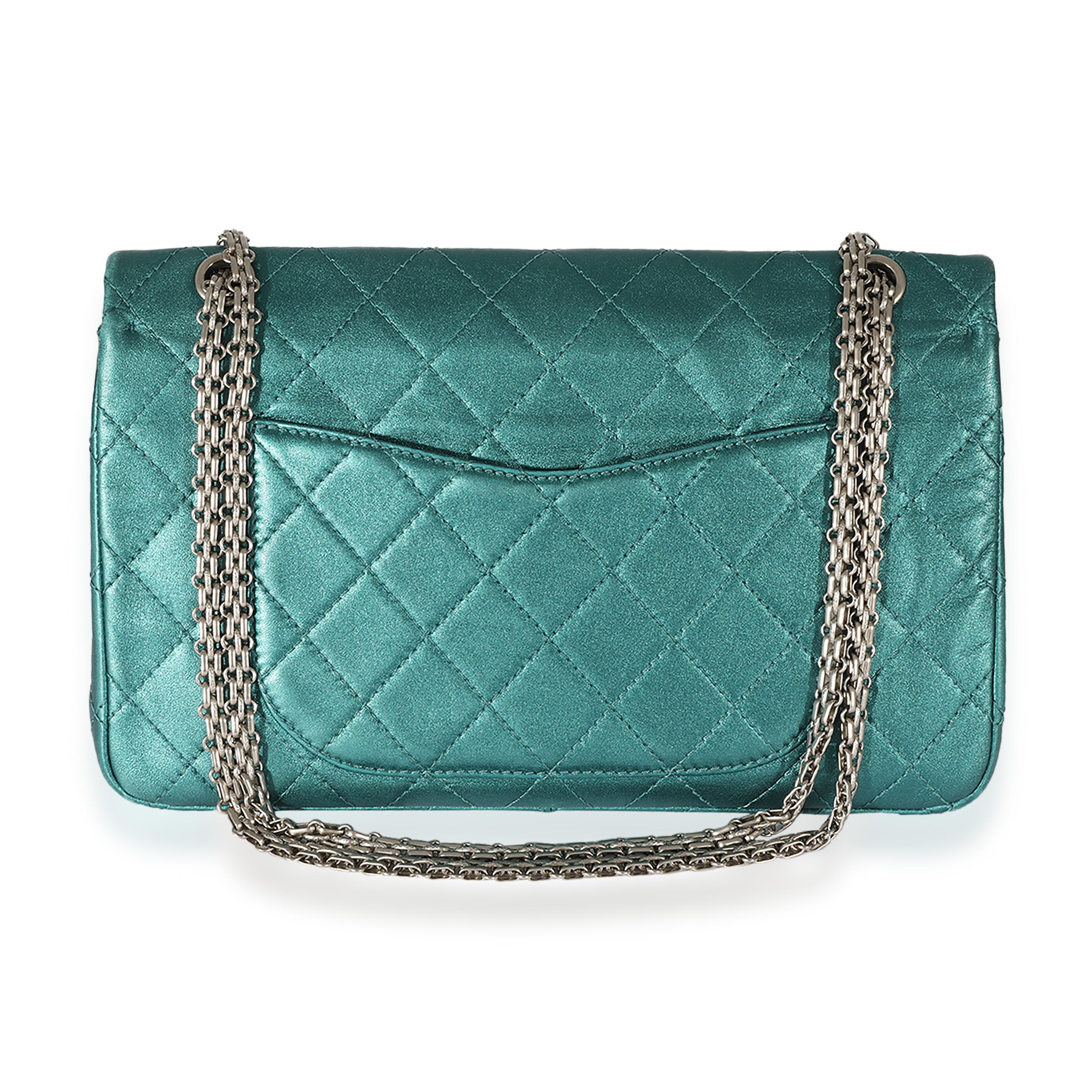 Chanel Green Metallic Leather 2.55 227 Reissue Flap Bag In Excellent Condition In New York, NY
