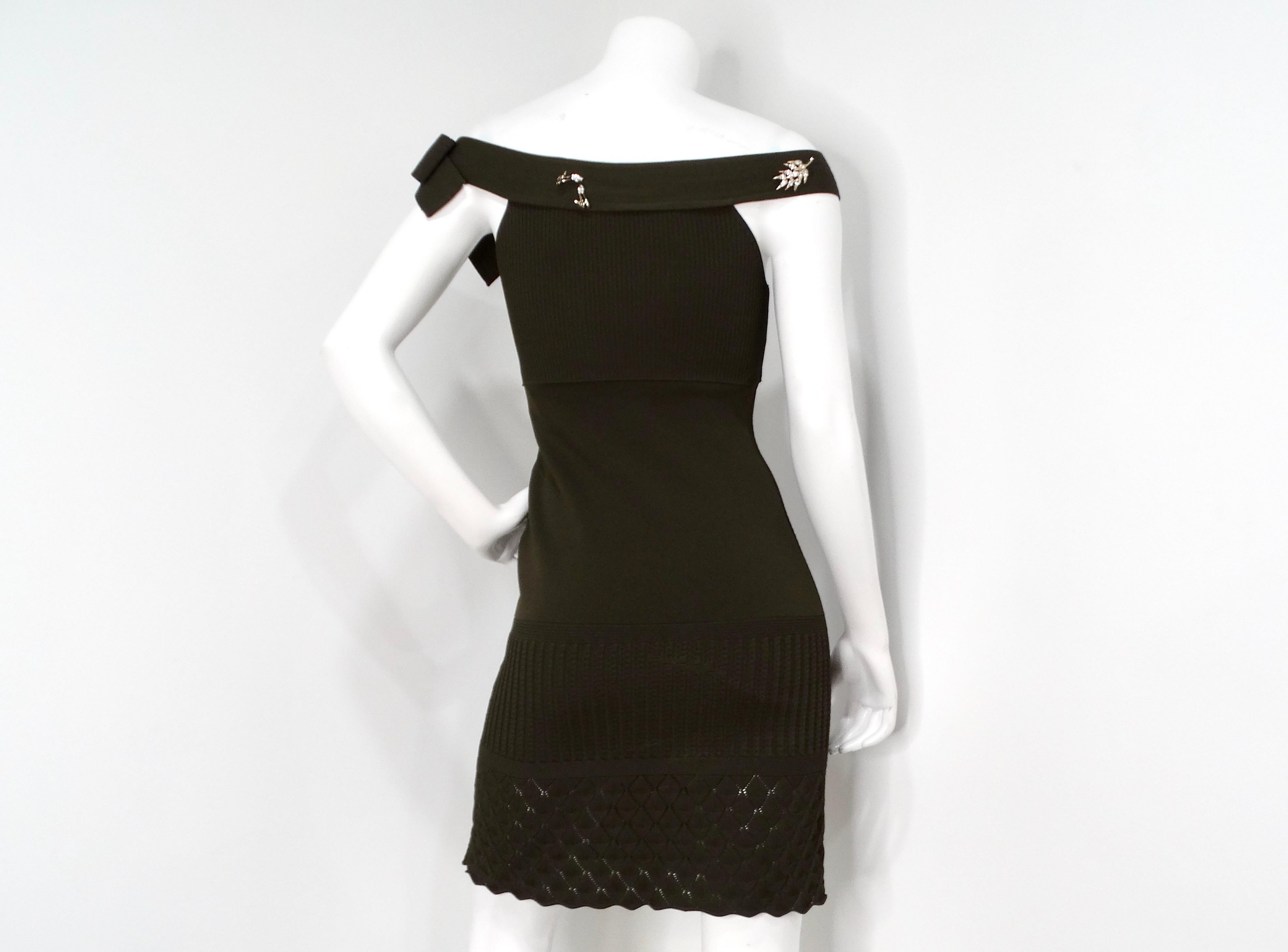Robe en maille à épaules dénudées et broches de cristal Greene & Greene 2008 en vente 5