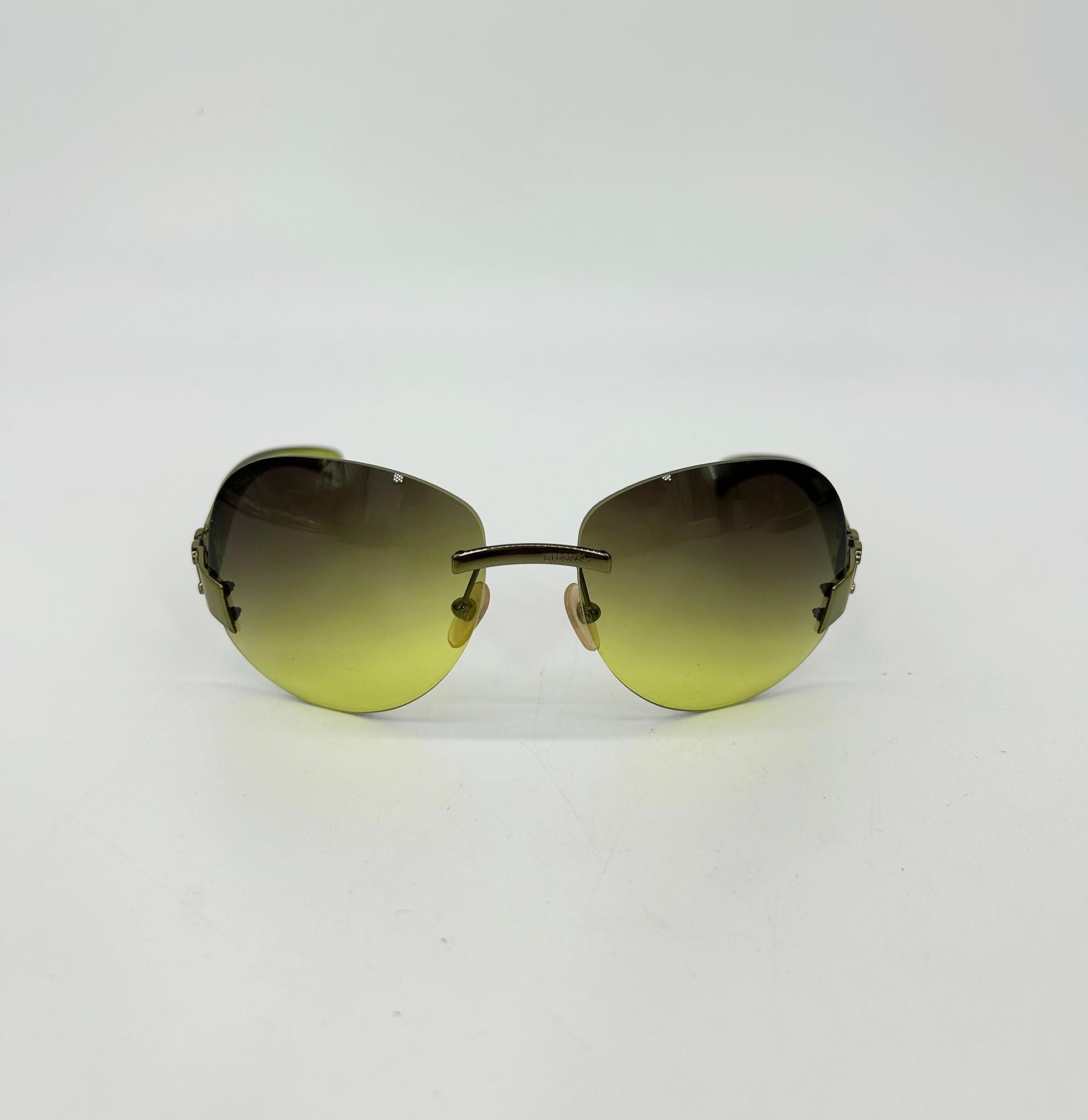 Women's Chanel Green Ombre Lens CC Logo Rimless Sunglasses c2000s For Sale