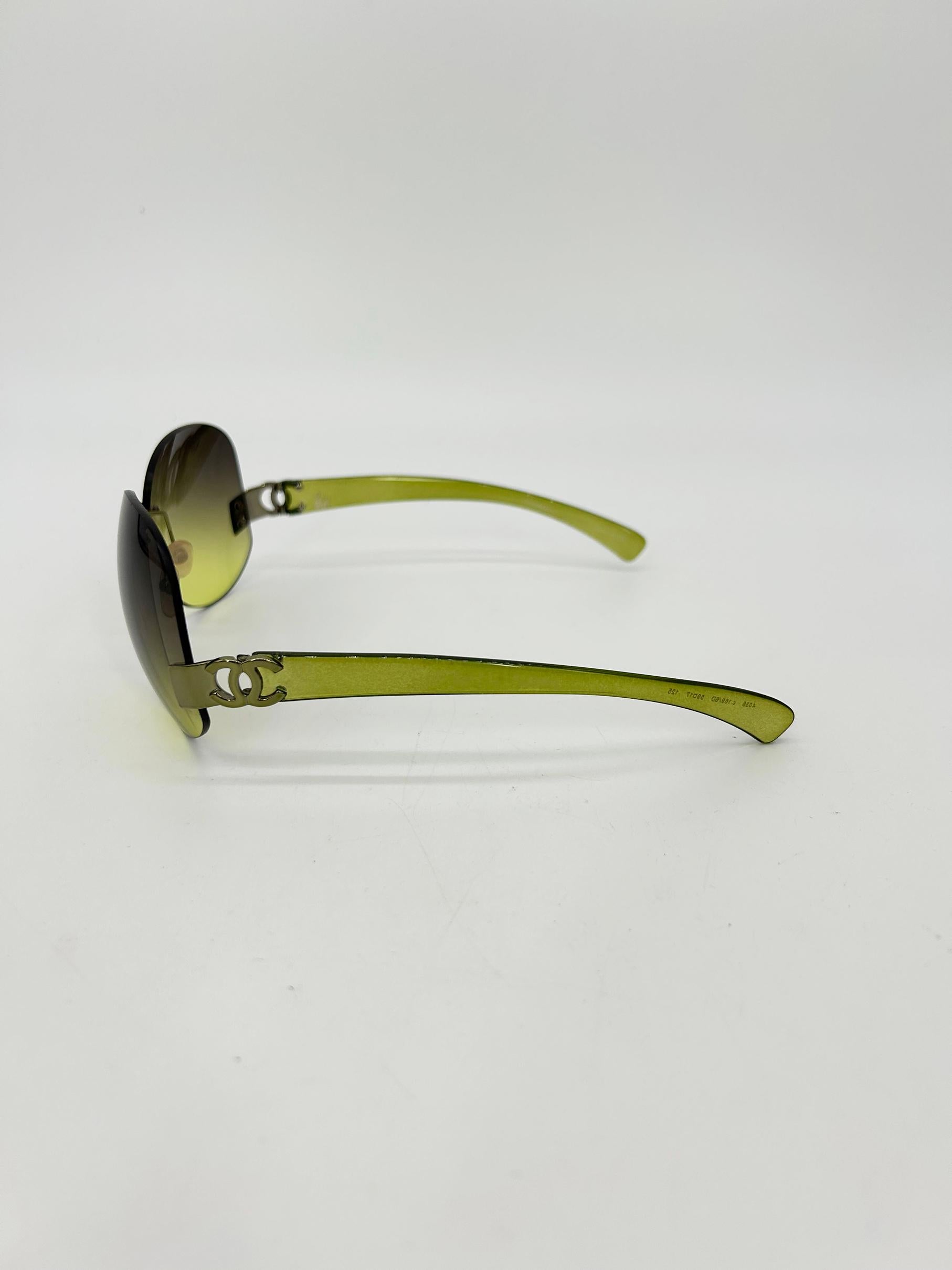 Chanel Green Ombre Lens CC Logo Rimless Sunglasses c2000s For Sale 1