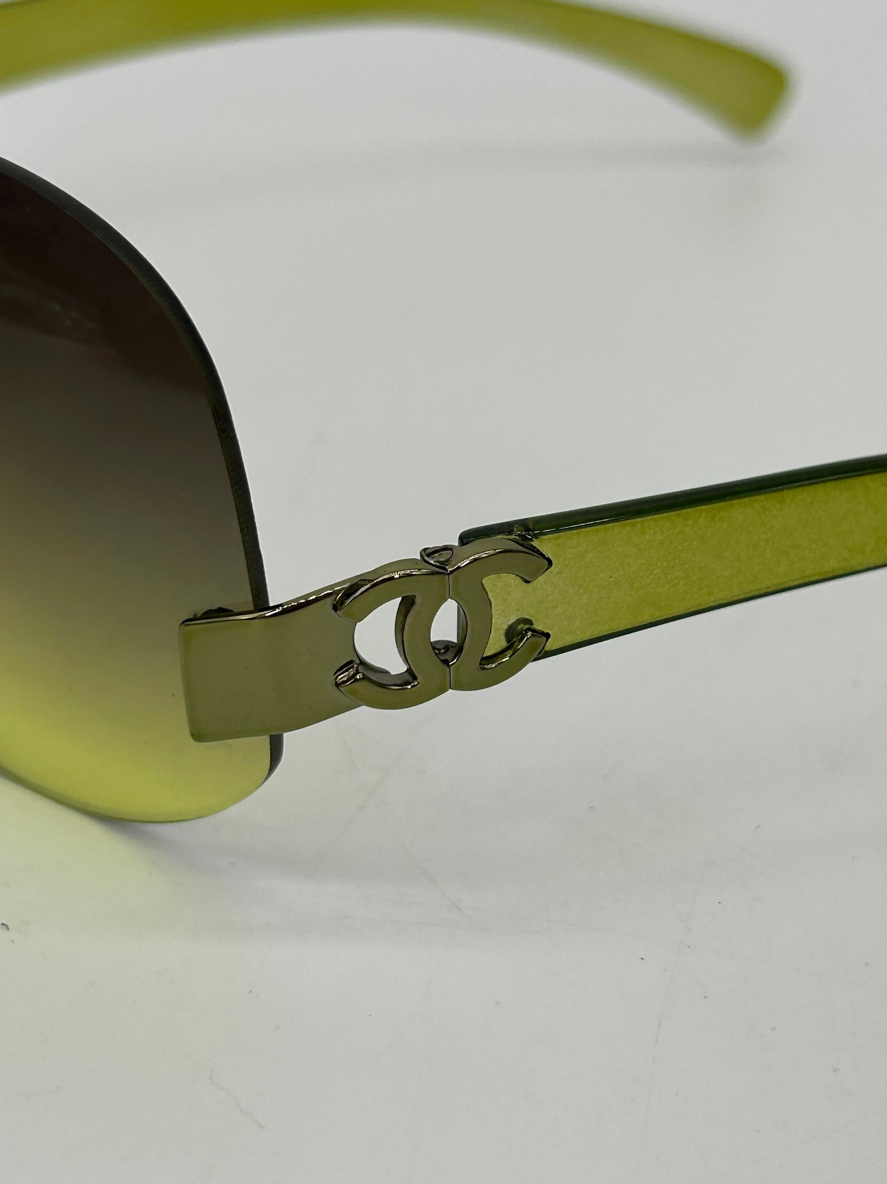 Chanel Green Ombre Lens CC Logo Rimless Sunglasses c2000s For Sale 4