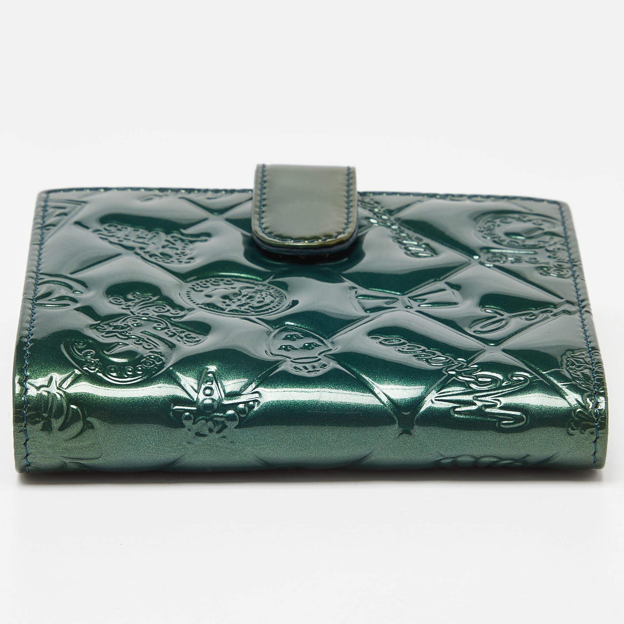 Chanel Grünes Lackleder Symbole Glücksbringer kompakte Brieftasche im Angebot 7