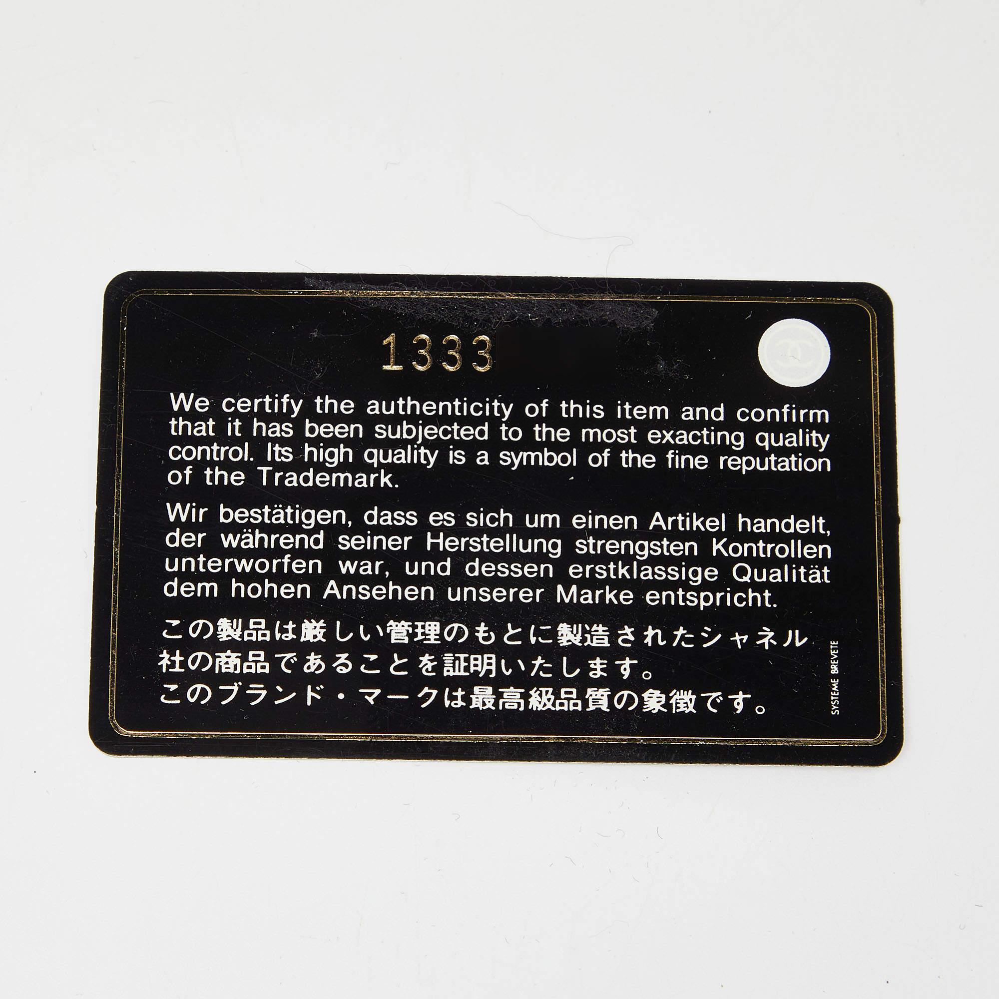 Chanel Grünes Lackleder Symbole Glücksbringer kompakte Brieftasche im Angebot 9