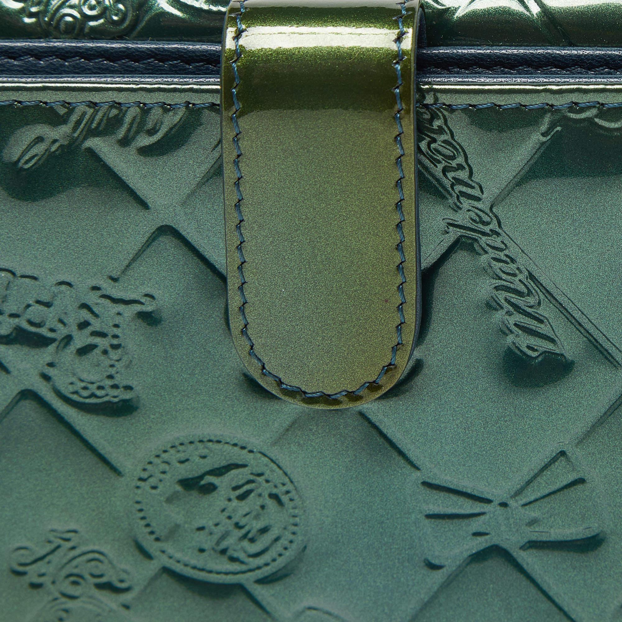 Chanel Grünes Lackleder Symbole Glücksbringer kompakte Brieftasche im Angebot 2