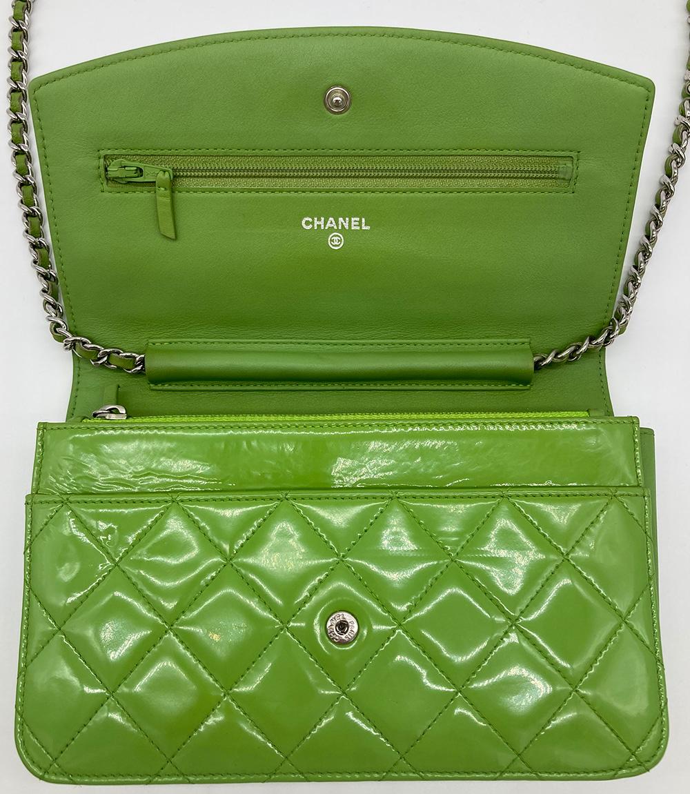 Chanel Green Patent Leather Wallet on Chain In Excellent Condition In Philadelphia, PA
