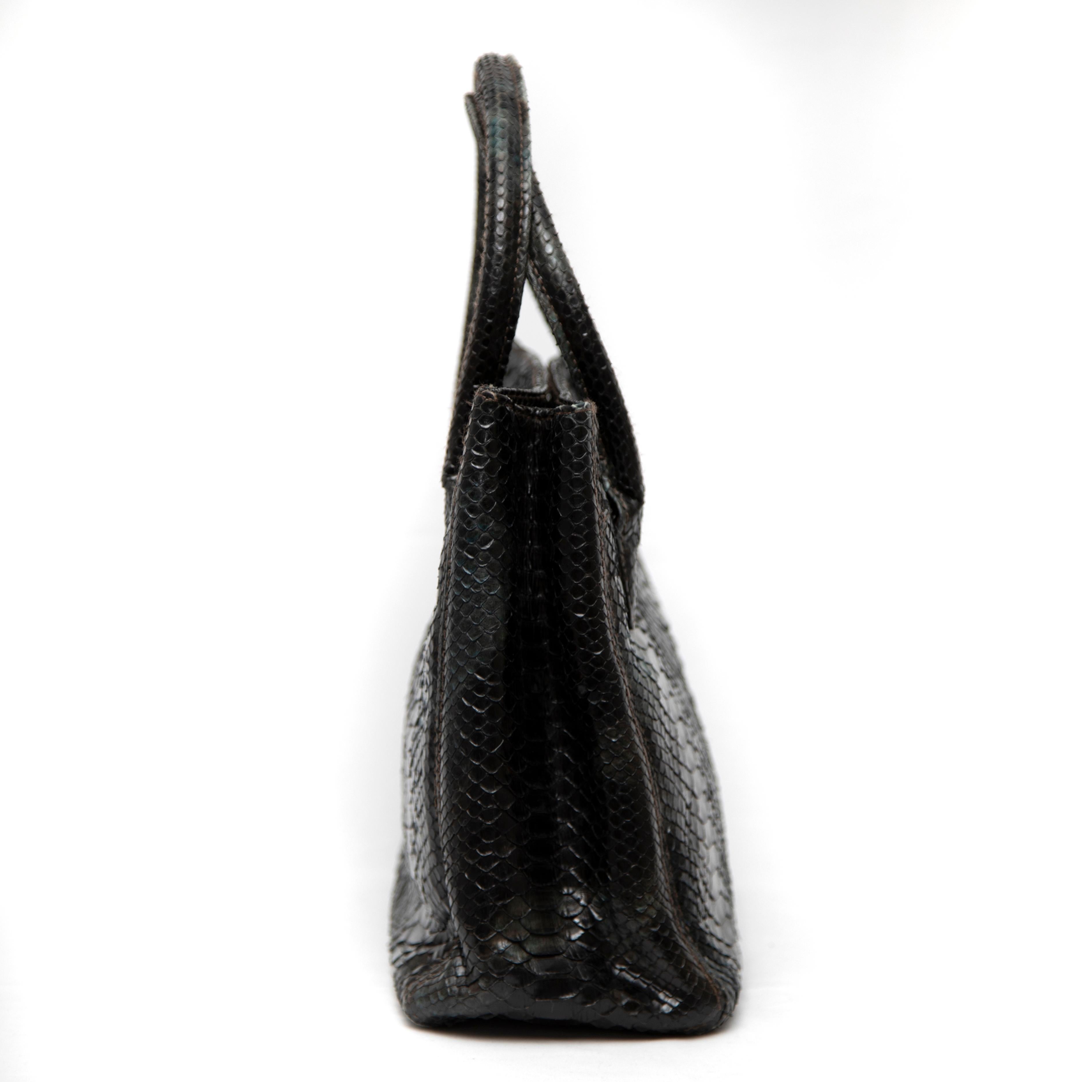 Chanel Green Python Medium Execute Cerf Tote In Good Condition In West Hartford, CT