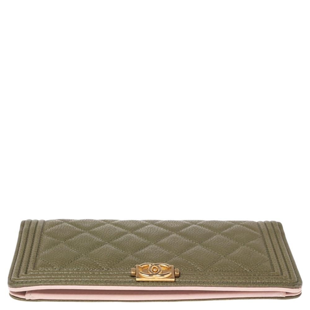 Chanel Green Quilted Caviar Leather Boy L Yen Continental Wallet In Good Condition In Dubai, Al Qouz 2