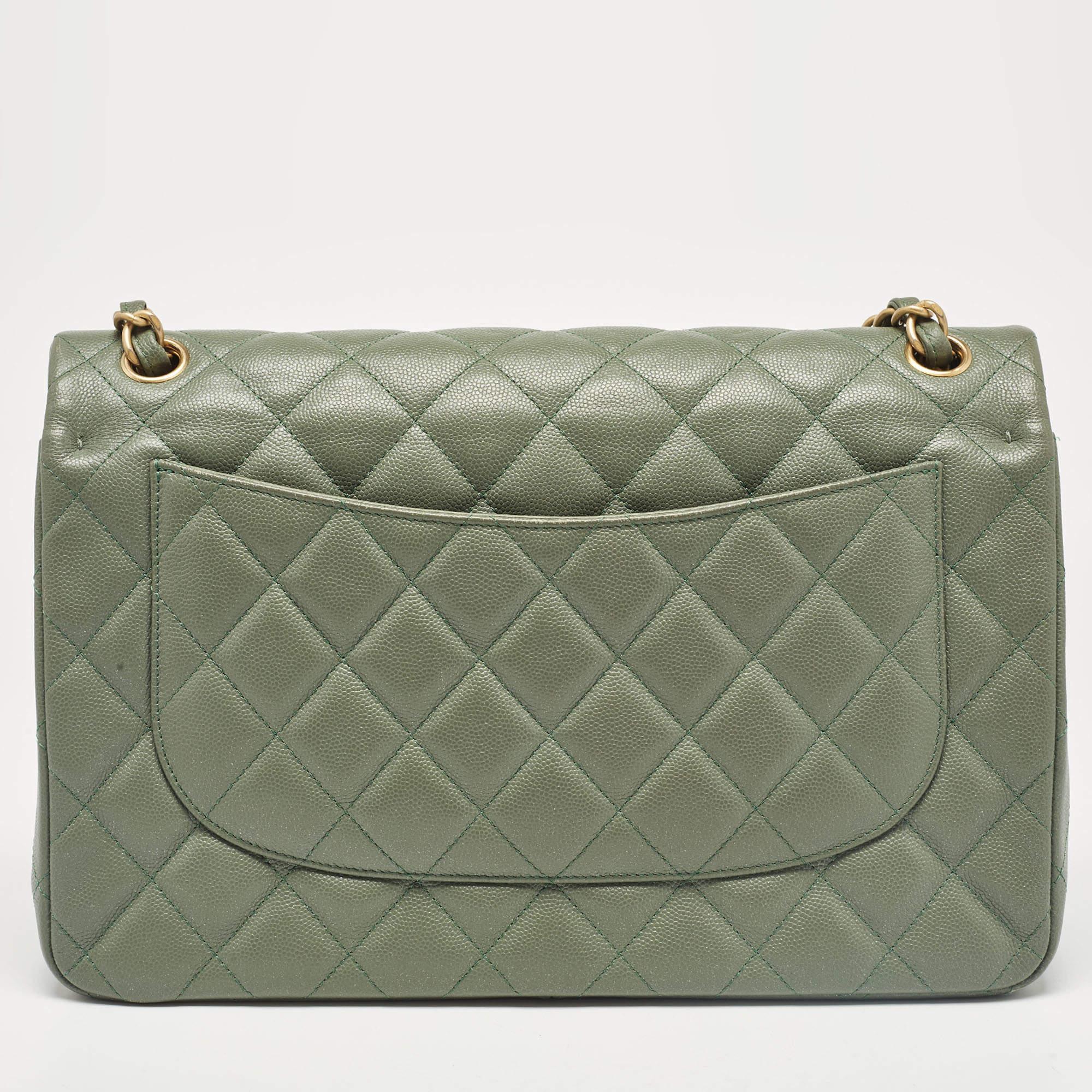 Chanel Green Quilted Caviar Leather Jumbo Classic Double Flap Bag In Excellent Condition In Dubai, Al Qouz 2