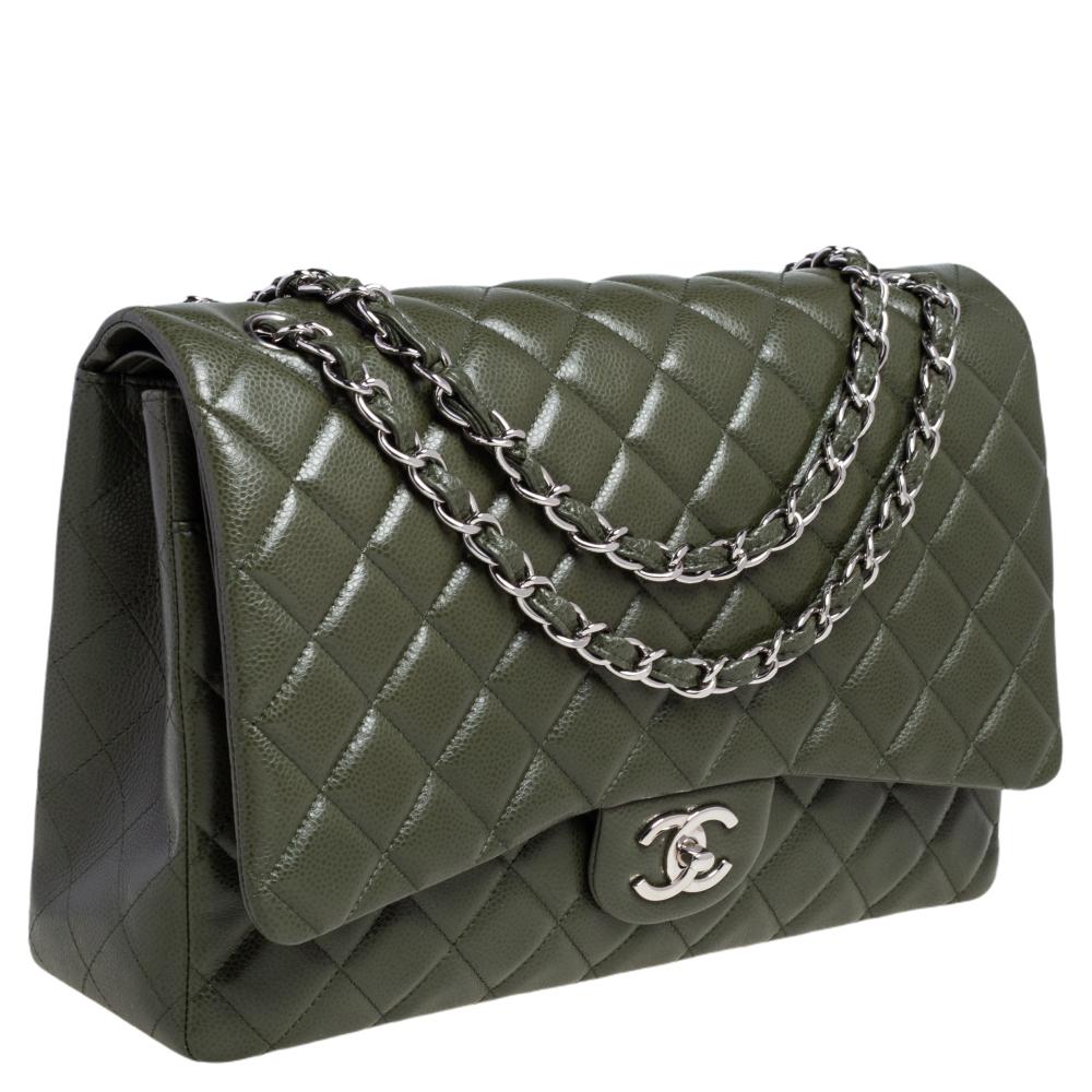 Chanel Green Quilted Caviar Leather Maxi Classic Double Flap Bag In Good Condition In Dubai, Al Qouz 2