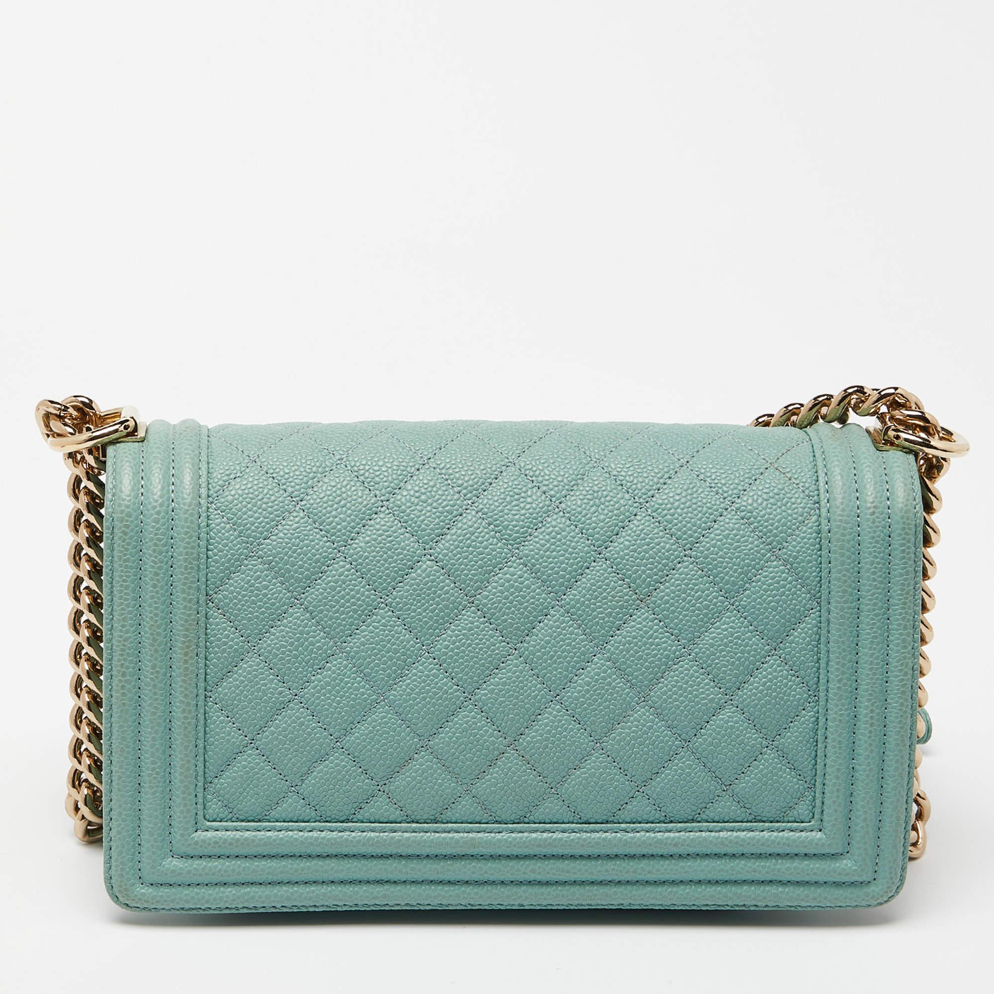 Chanel Green Quilted Caviar Leather Medium Boy Flap Bag In Good Condition In Dubai, Al Qouz 2