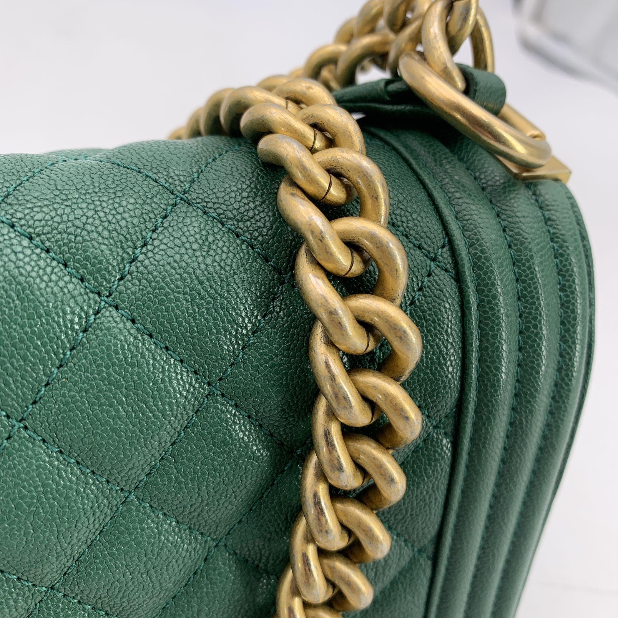 Chanel Green Quilted Caviar Leather Medium Boy Shoulder Bag In Good Condition In Rome, Rome