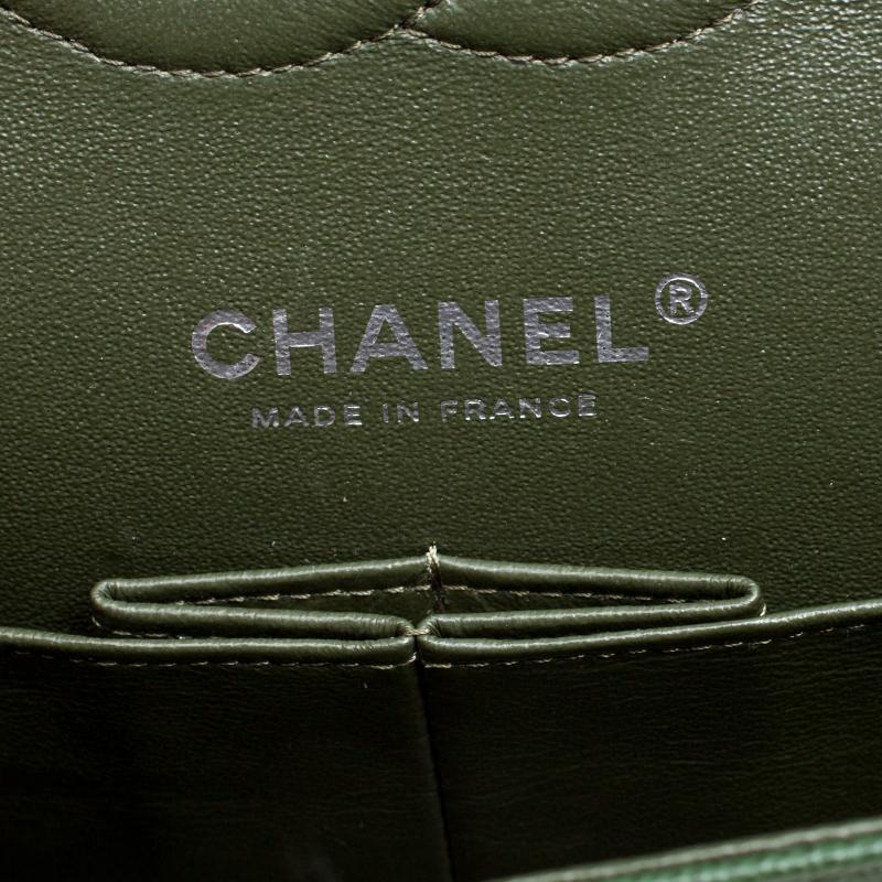 Chanel Green Quilted Caviar Leather Medium Classic Double Flap Bag In Excellent Condition In Dubai, Al Qouz 2