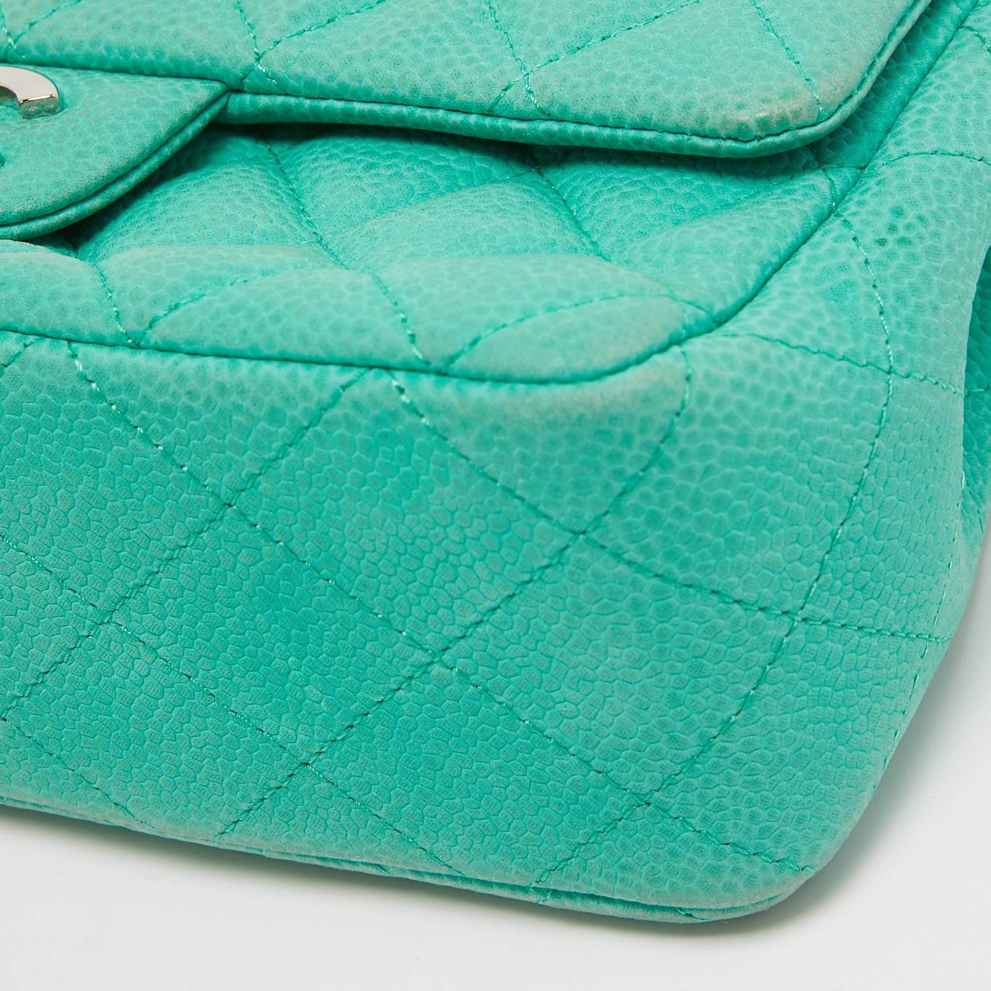 Chanel Grünes gestepptes Kaviar-Leder New Mini Classic Flap Bag im Angebot 6