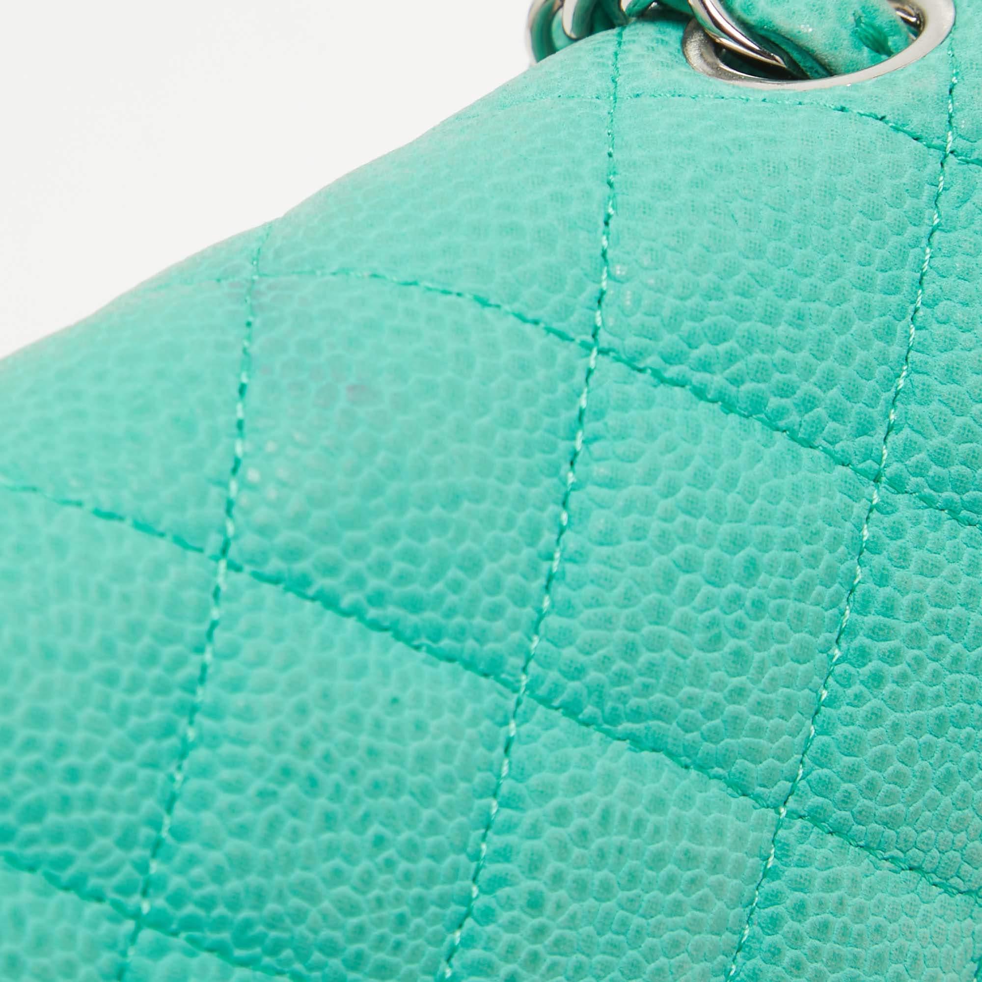 Chanel Grünes gestepptes Kaviar-Leder New Mini Classic Flap Bag im Angebot 8