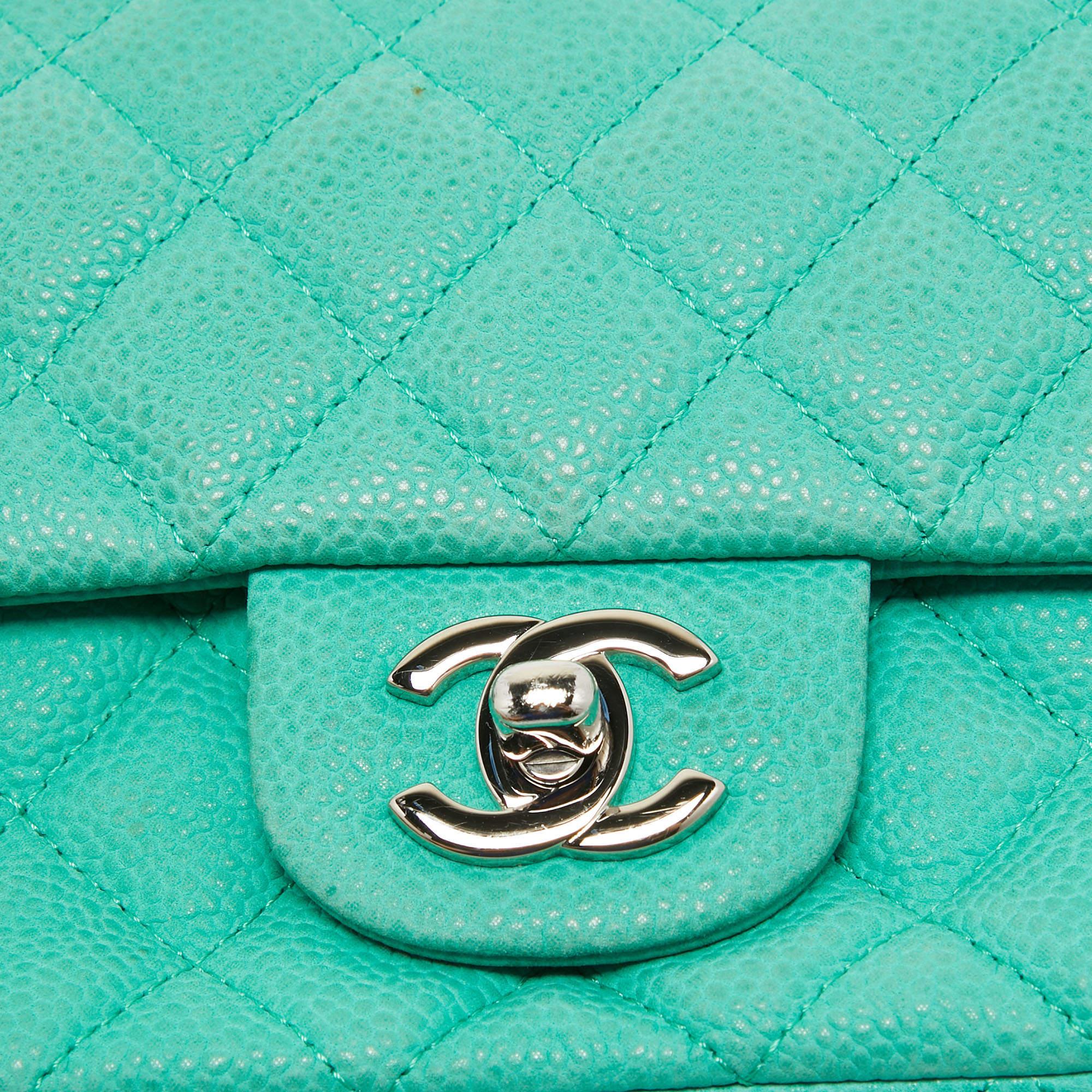 Chanel Grünes gestepptes Kaviar-Leder New Mini Classic Flap Bag im Angebot 10