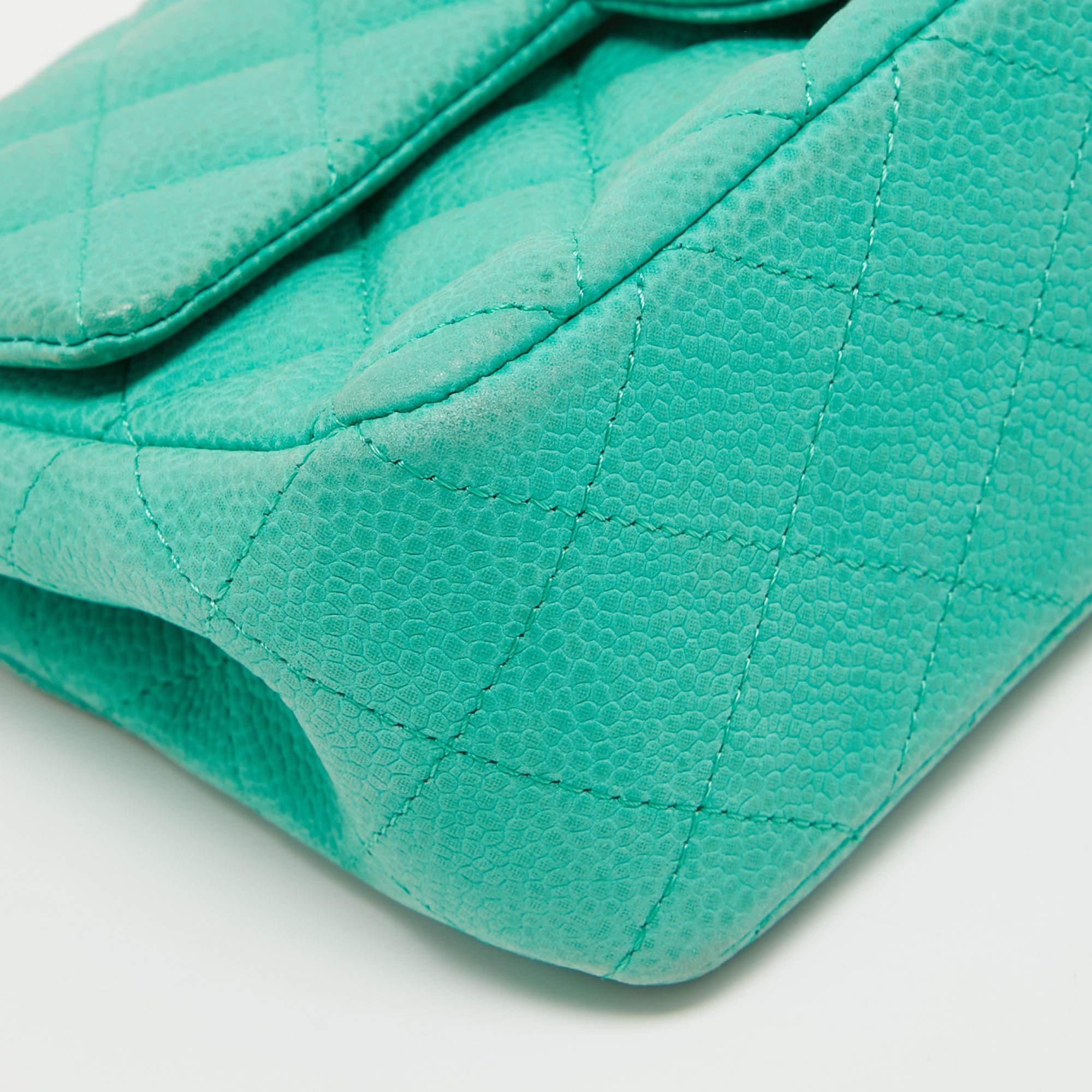Chanel Grünes gestepptes Kaviar-Leder New Mini Classic Flap Bag im Angebot 5