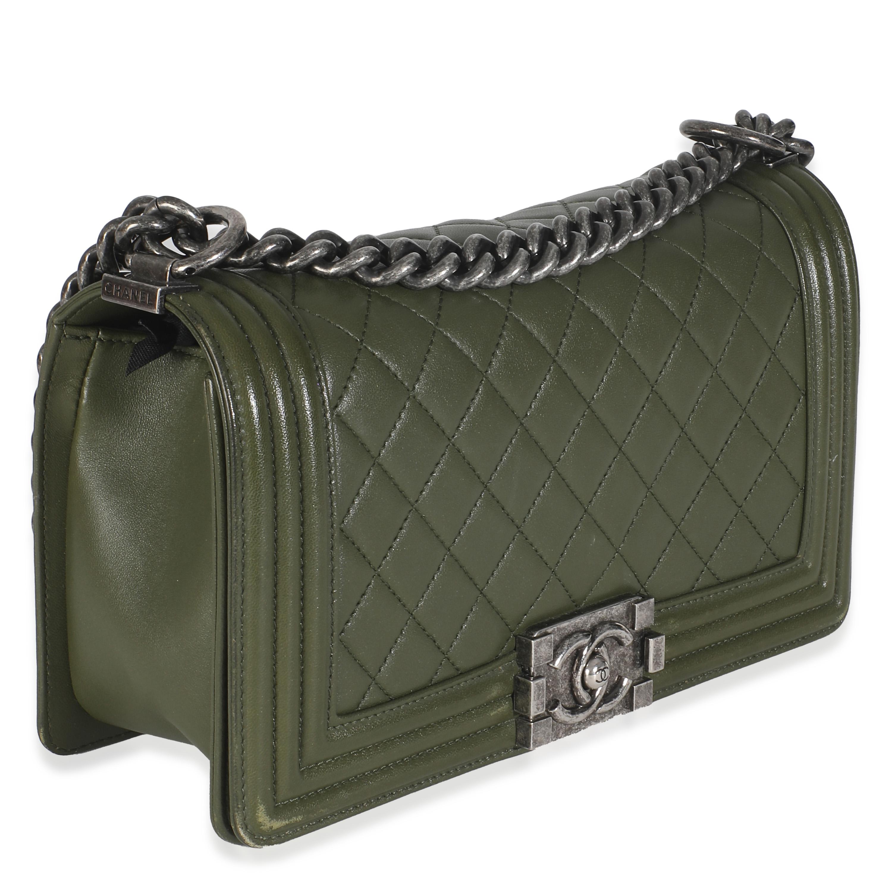 Chanel Green Quilted Lambskin Old Medium Boy Bag In Excellent Condition For Sale In New York, NY
