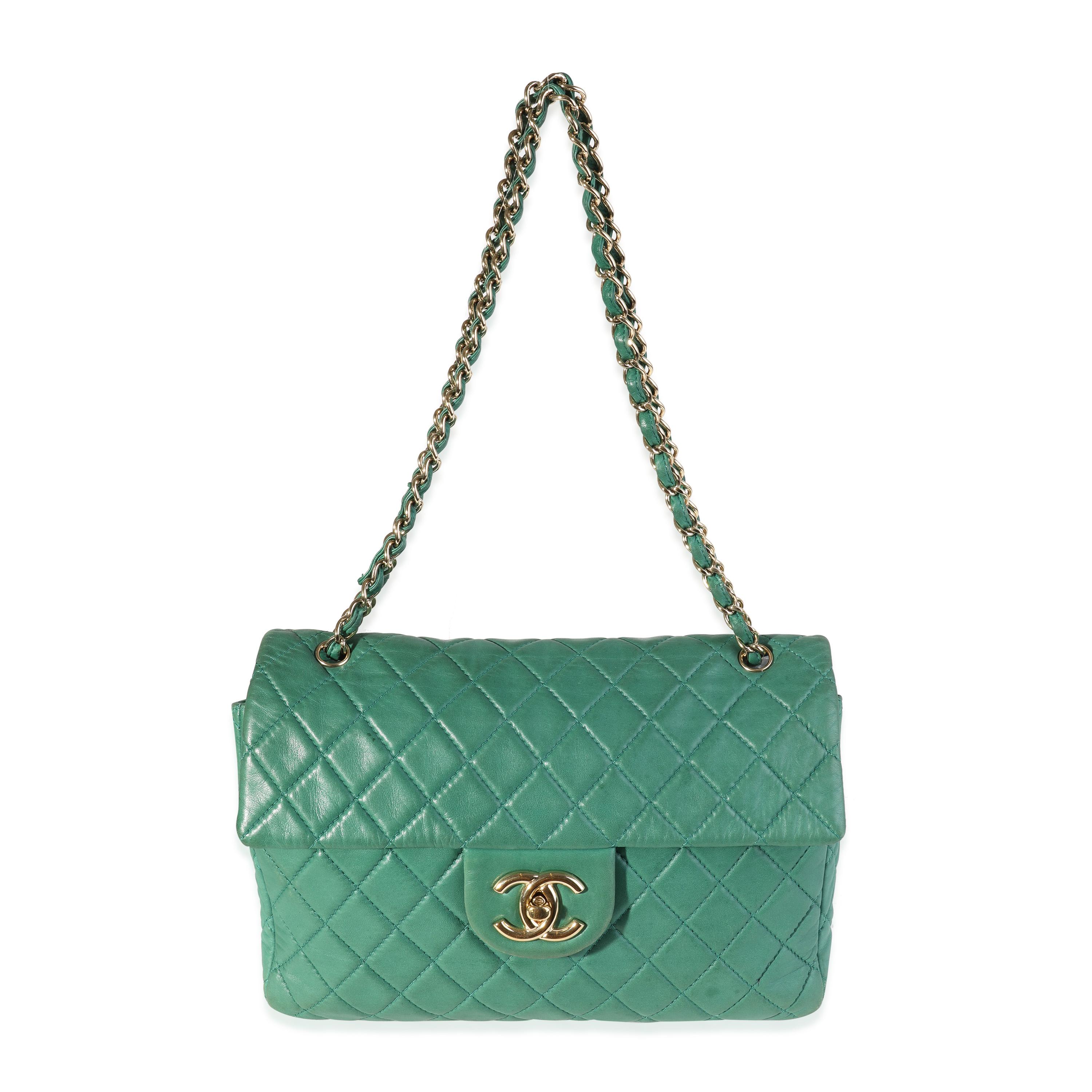 Listing Title: Chanel Green Quilted Lambskin Soft Maxi Single Flap Bag
SKU: 117796
Condition: Pre-owned (3000)
Handbag Condition: Very Good
Condition Comments: Vey Good Condition. Scuffing to corners and throughout exterior. Discoloration throughout