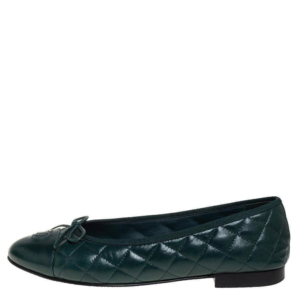 Chanel Green Quilted Leather Bow CC Cap Toe Ballet Flats Size 40.5 In Good Condition In Dubai, Al Qouz 2